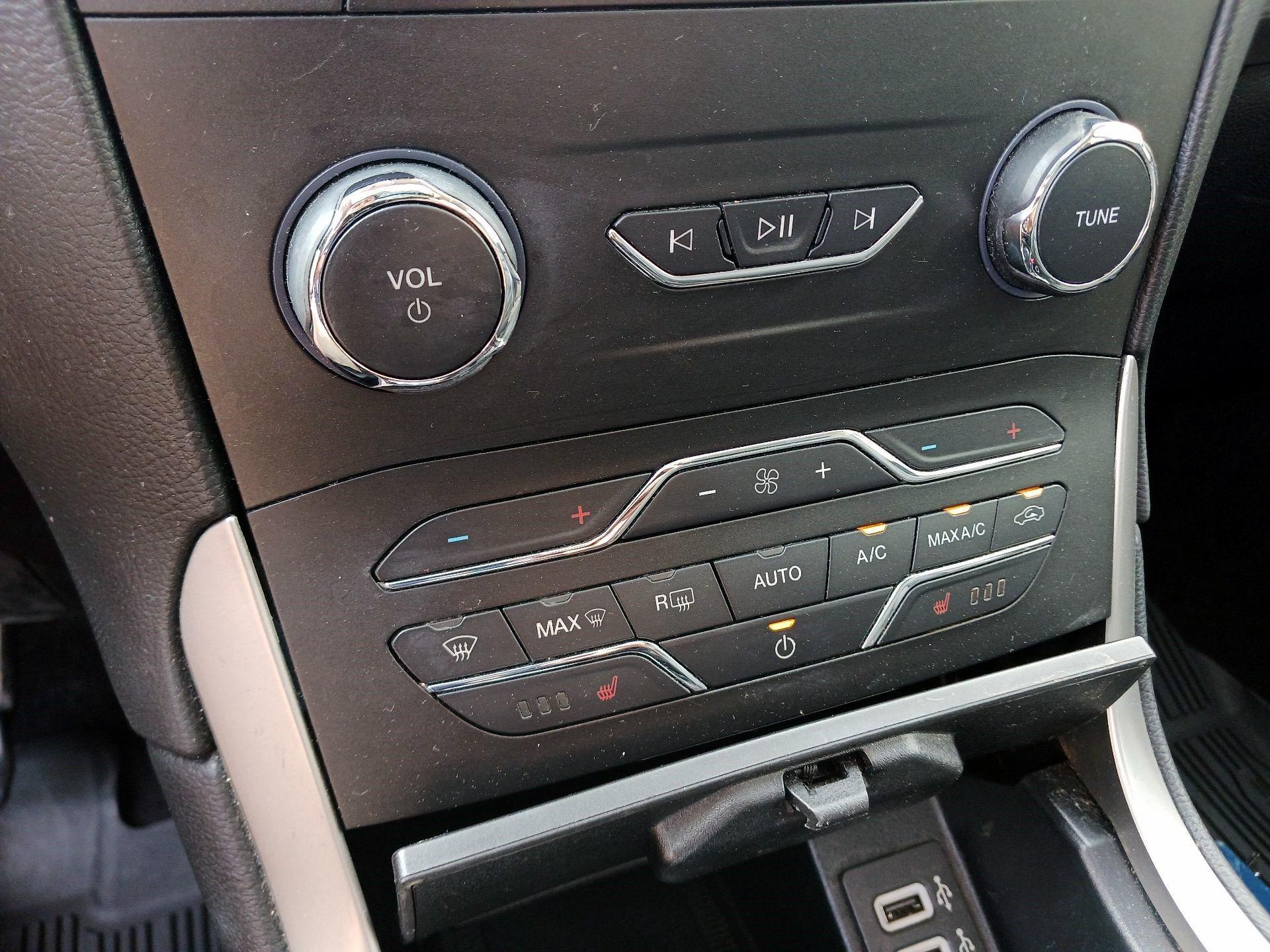 Thumbnail: 2019 Ford Edge - 14