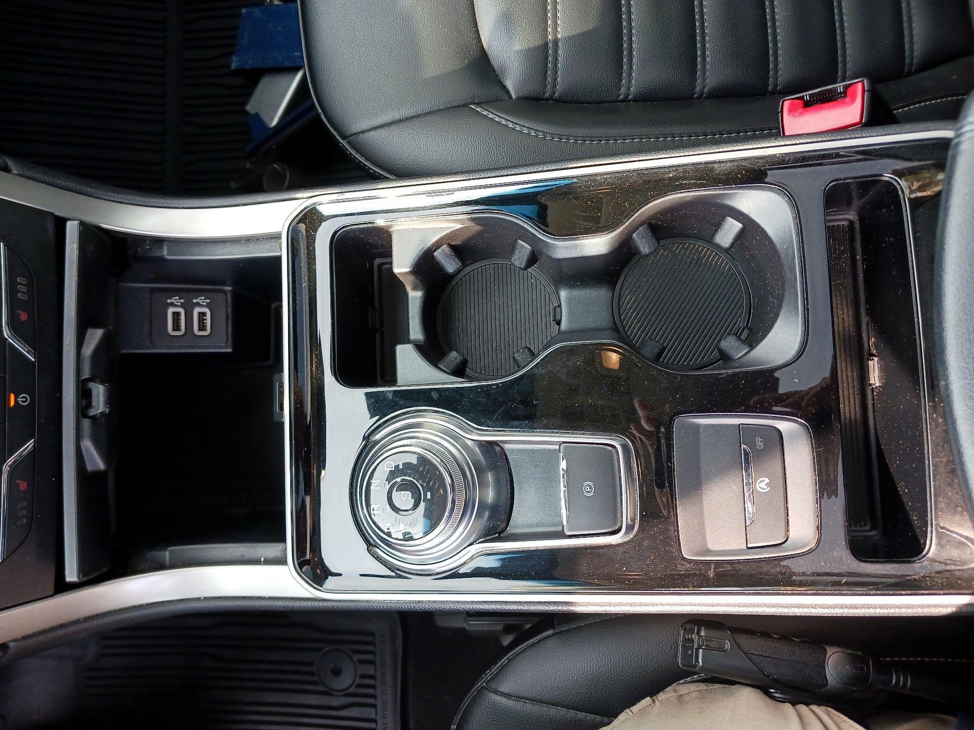 Thumbnail: 2019 Ford Edge - 15