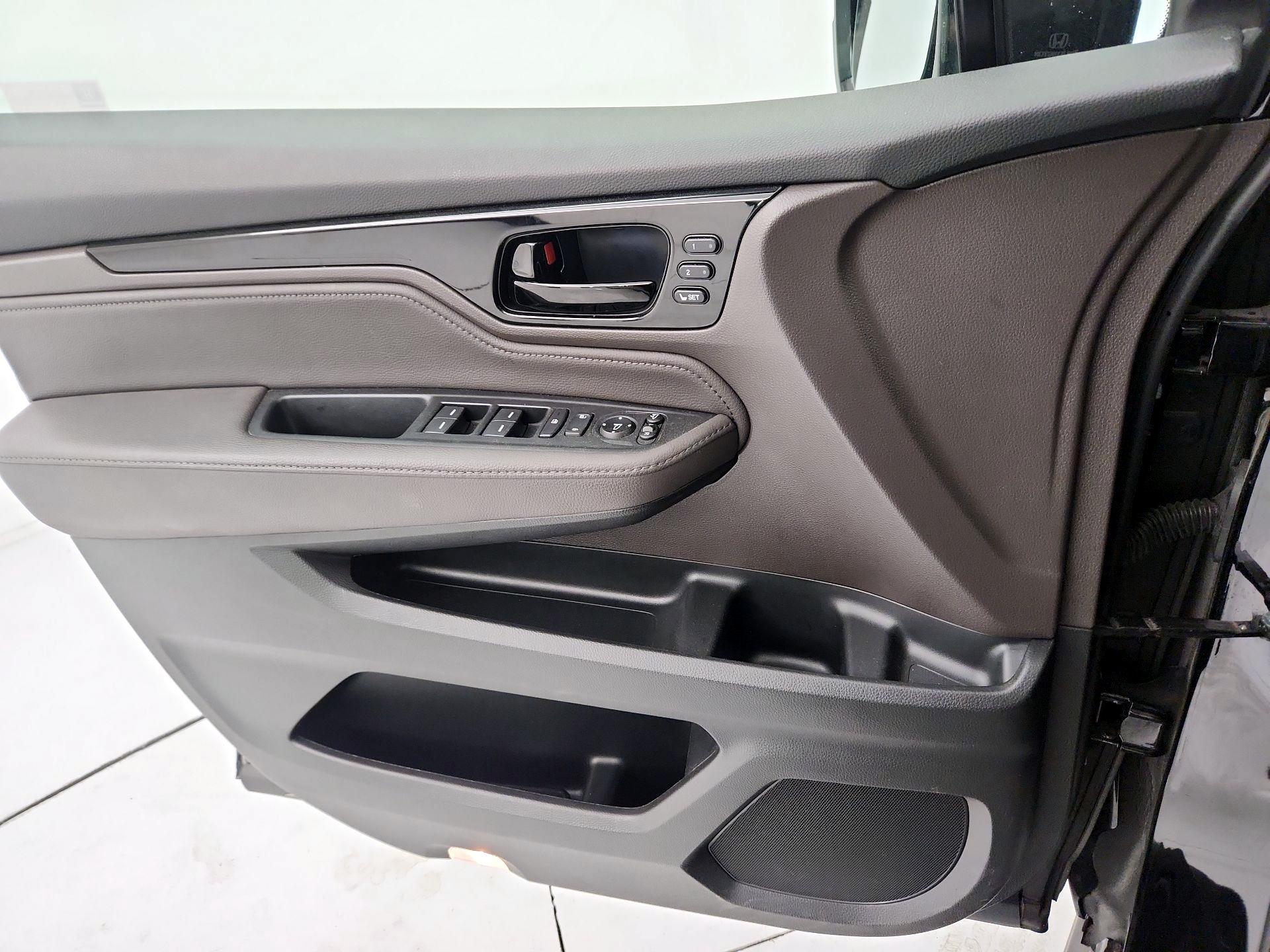 Thumbnail: 2019 Honda Odyssey - 12