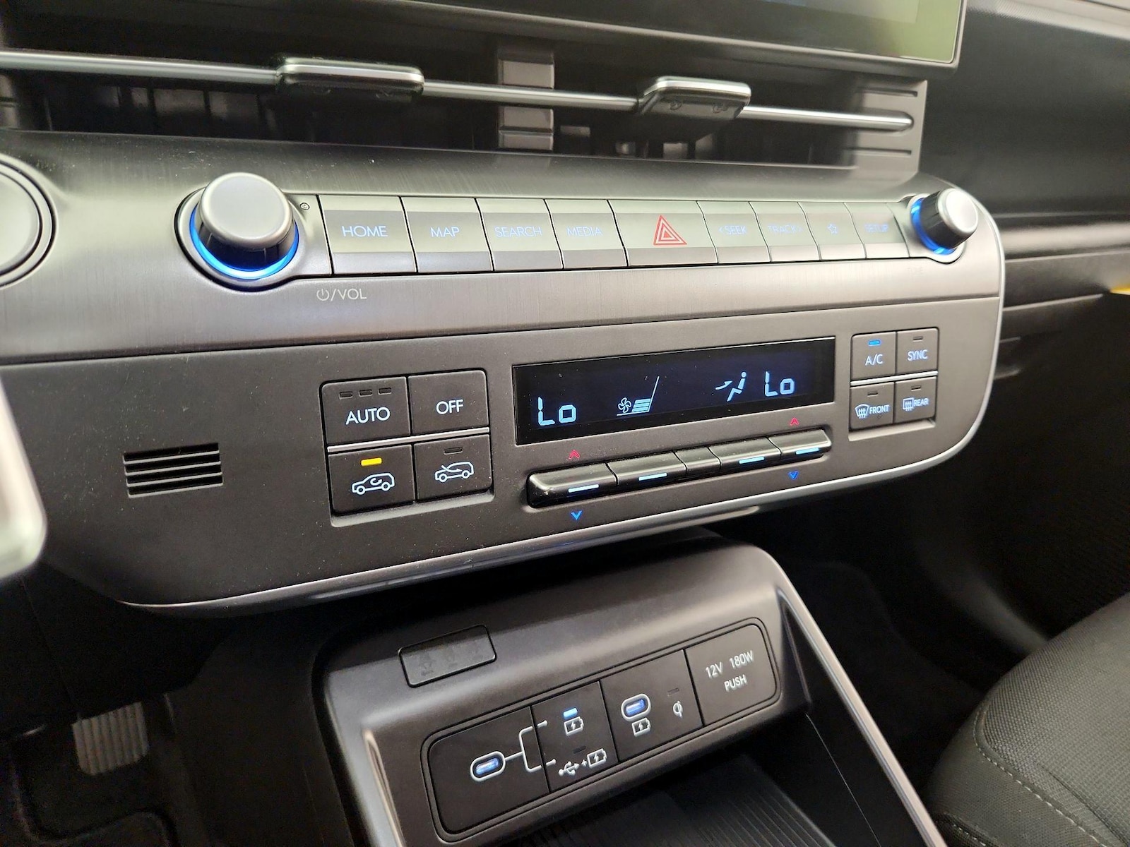 2024 Hyundai Kona SEL - Photo 18