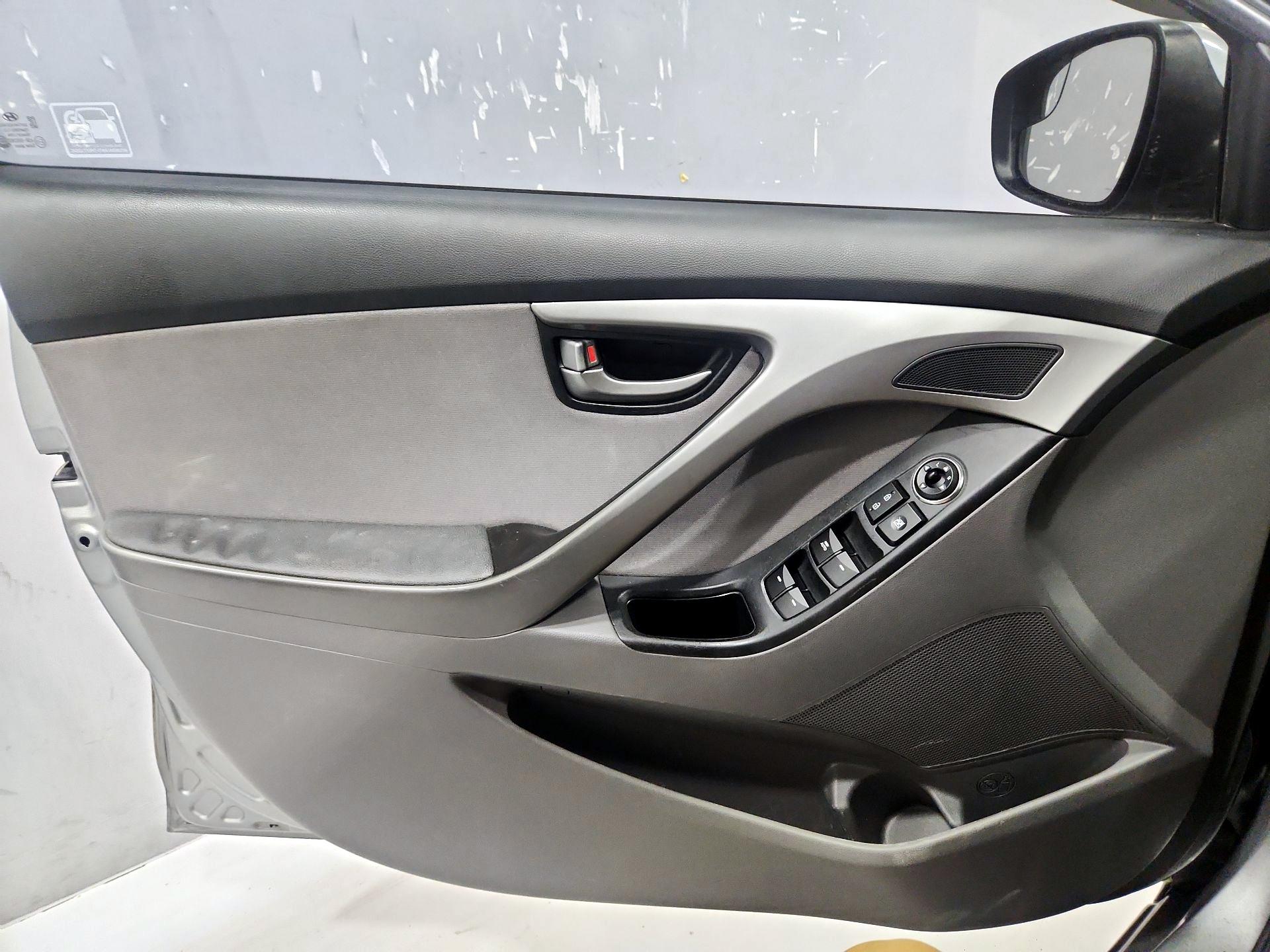 Thumbnail: 2015 Hyundai Elantra - 12