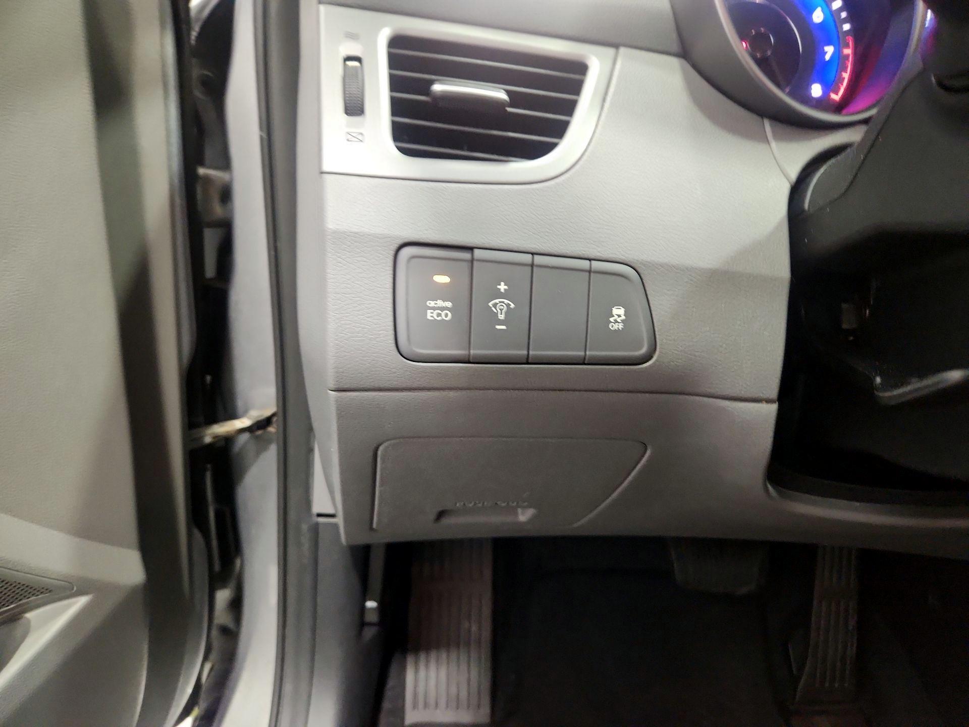 Thumbnail: 2015 Hyundai Elantra - 13