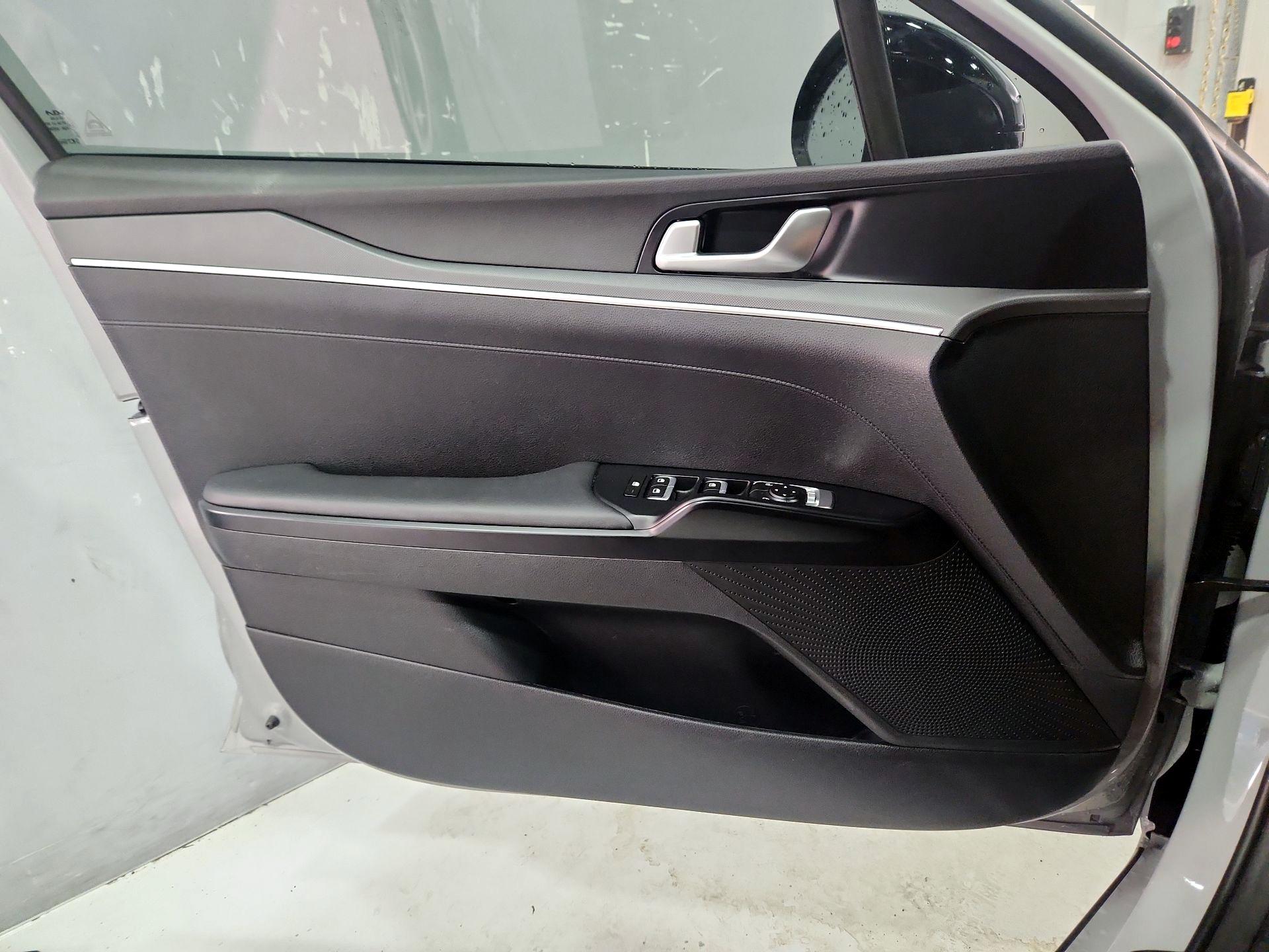 Thumbnail: 2023 Kia K5 - 12