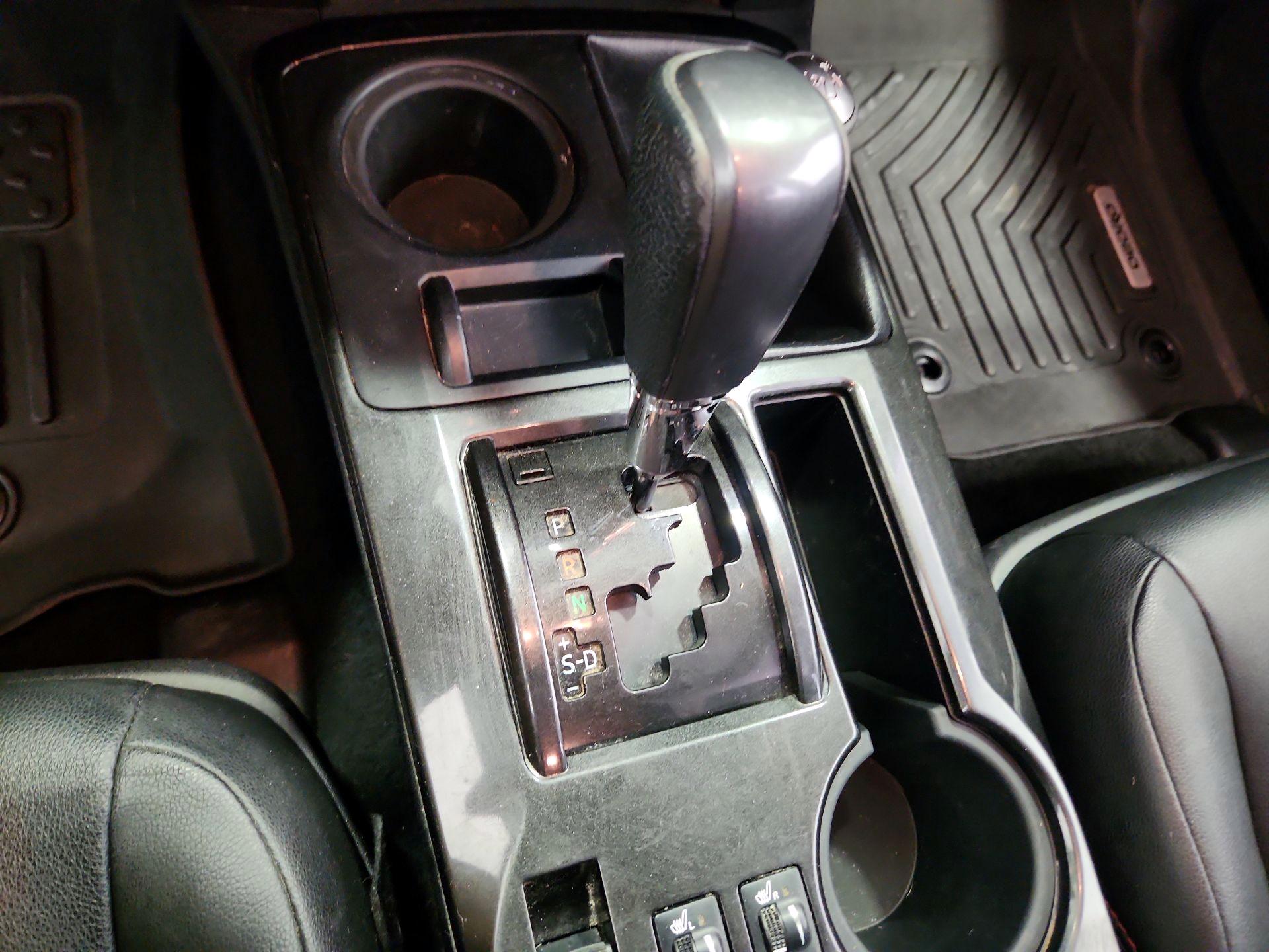 Thumbnail: 2016 Toyota 4Runner - 17