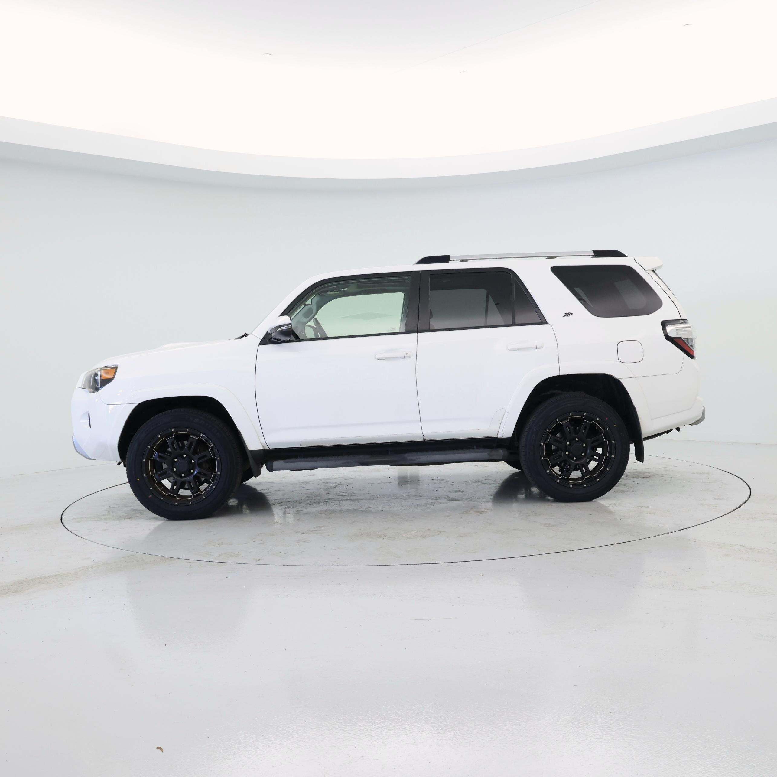 Thumbnail: 2016 Toyota 4Runner - 3