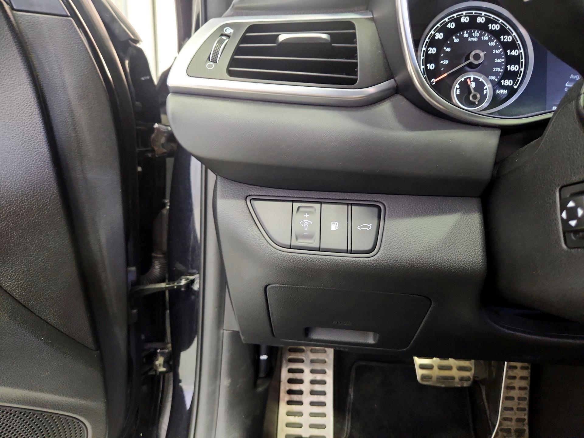 Thumbnail: 2023 Genesis G70 - 13