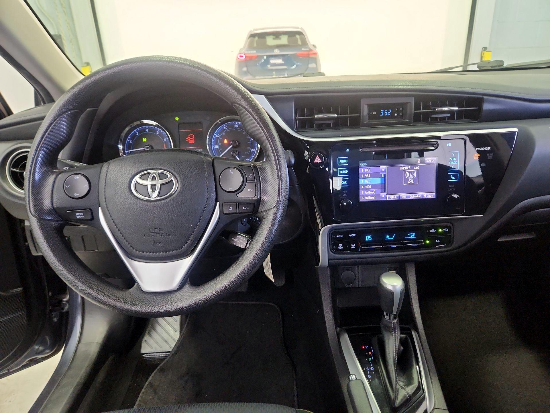 Thumbnail: 2017 Toyota Corolla - 9