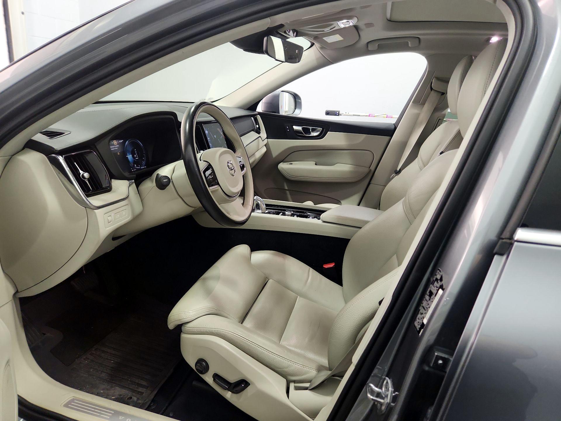 Thumbnail: 2018 Volvo XC60 - 11