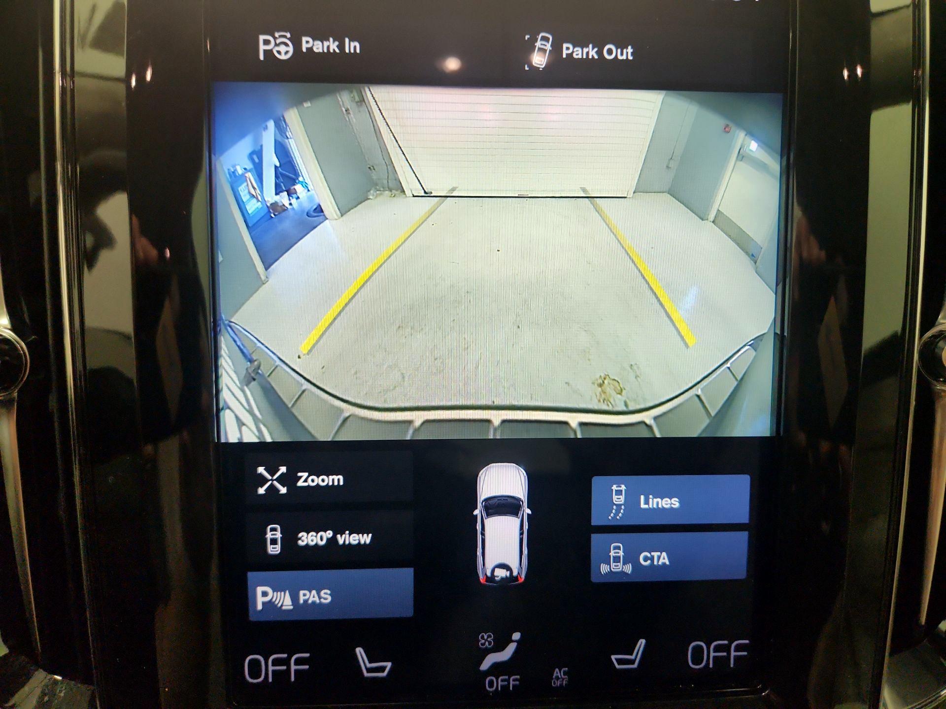 Thumbnail: 2018 Volvo XC60 - 15