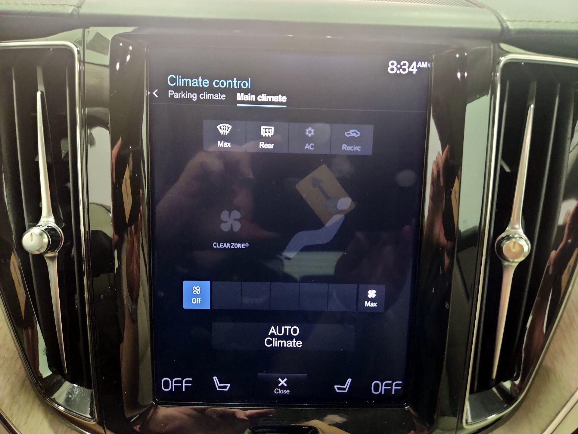 Thumbnail: 2018 Volvo XC60 - 17