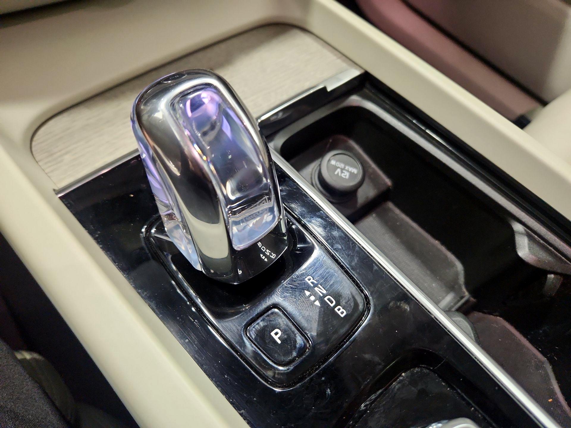 Thumbnail: 2018 Volvo XC60 - 18