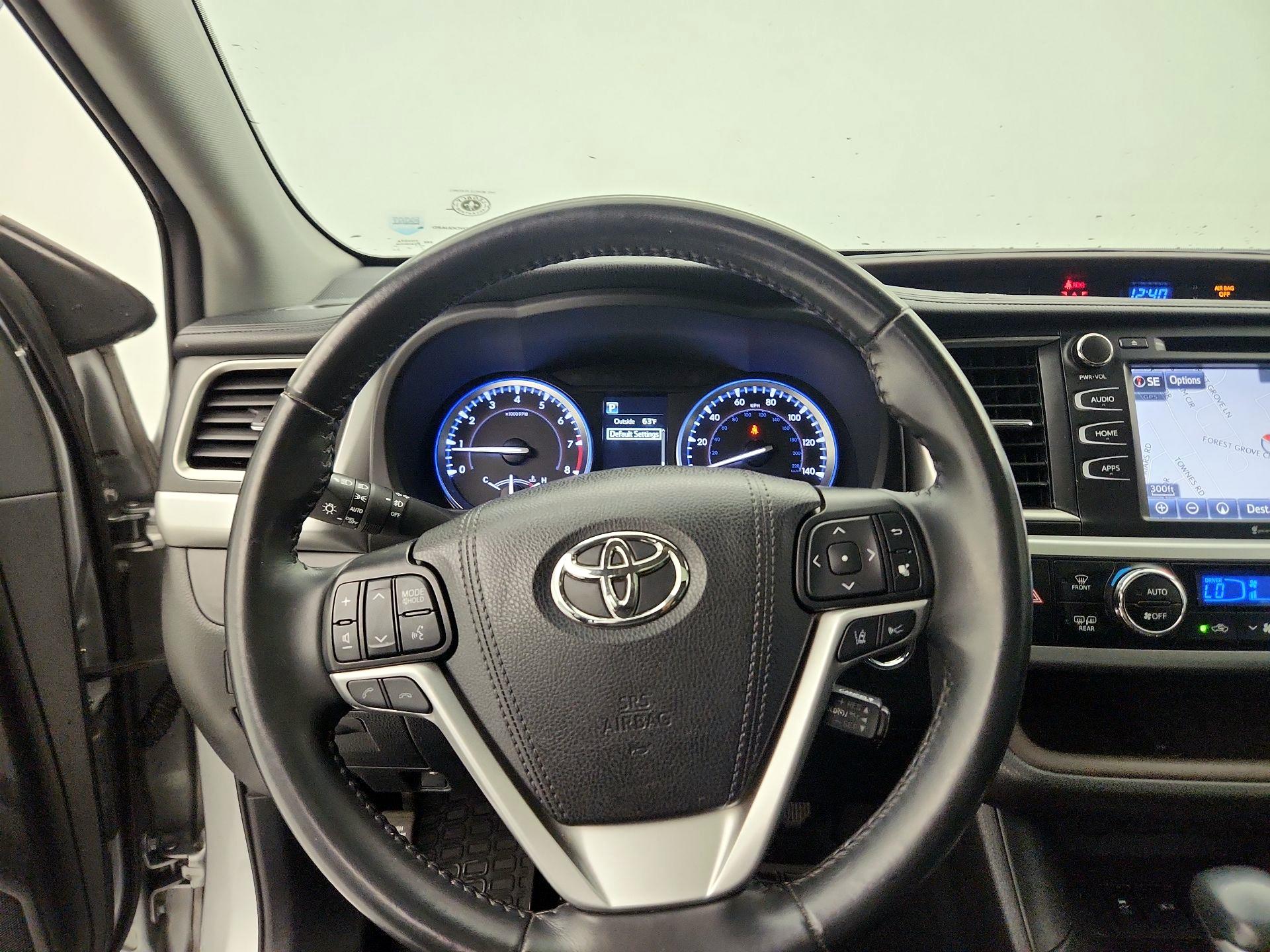 Thumbnail: 2019 Toyota Highlander - 10