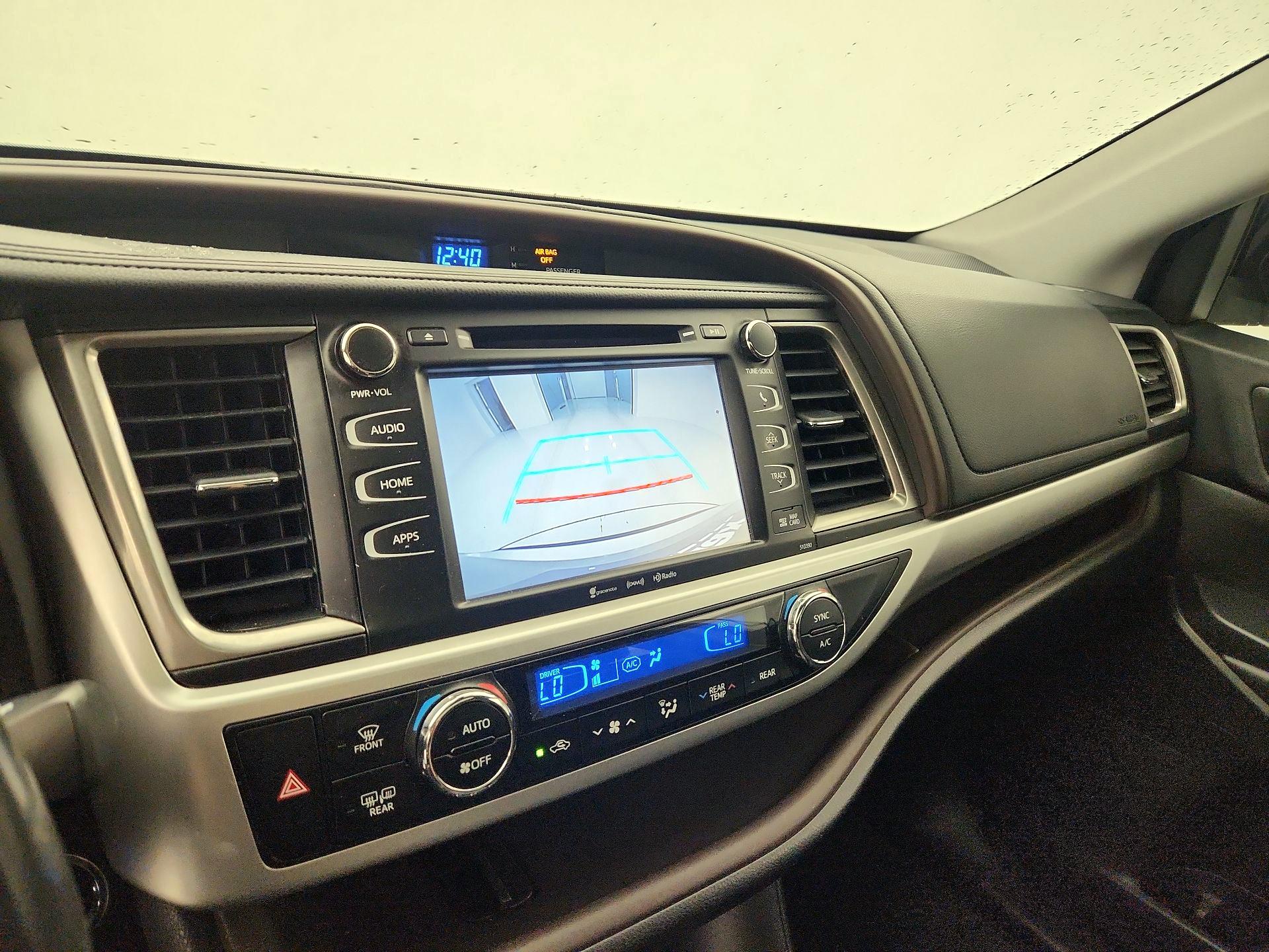 Thumbnail: 2019 Toyota Highlander - 15