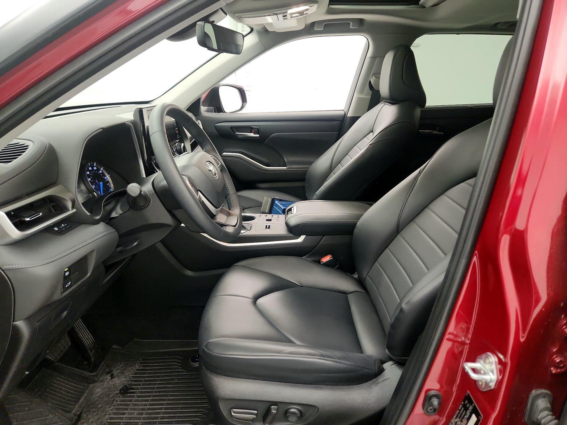 Thumbnail: 2023 Toyota Highlander - 11