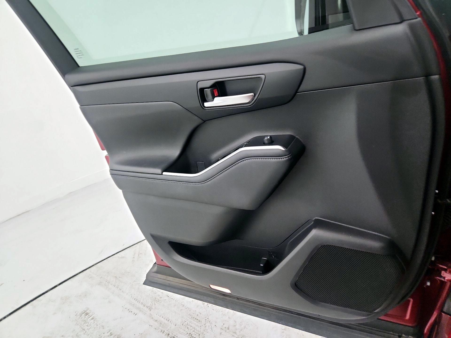 Thumbnail: 2023 Toyota Highlander - 12