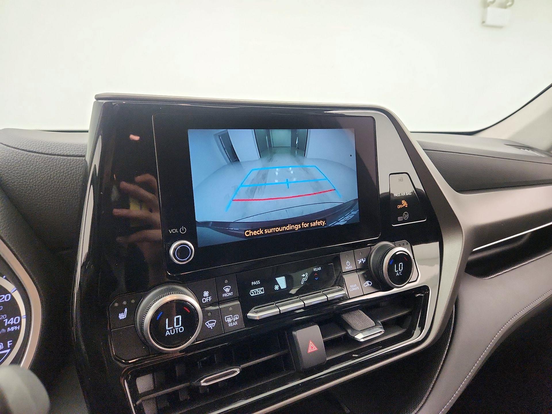 Thumbnail: 2023 Toyota Highlander - 15