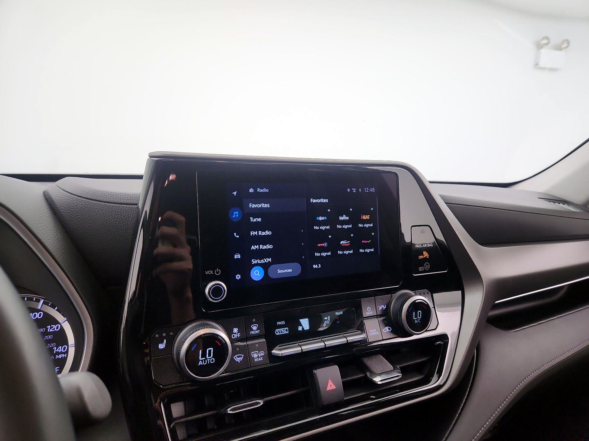 Thumbnail: 2023 Toyota Highlander - 16