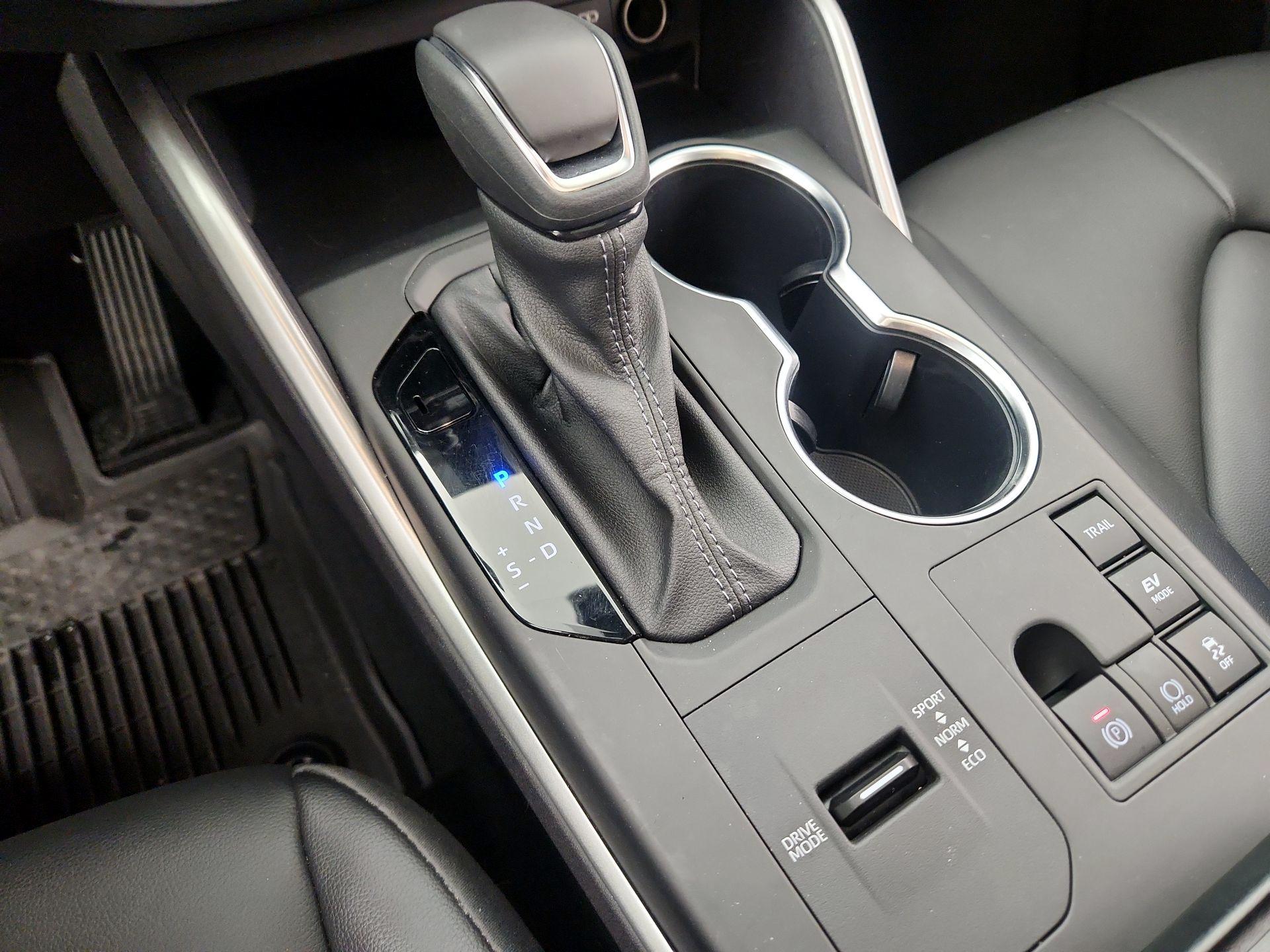 Thumbnail: 2023 Toyota Highlander - 18