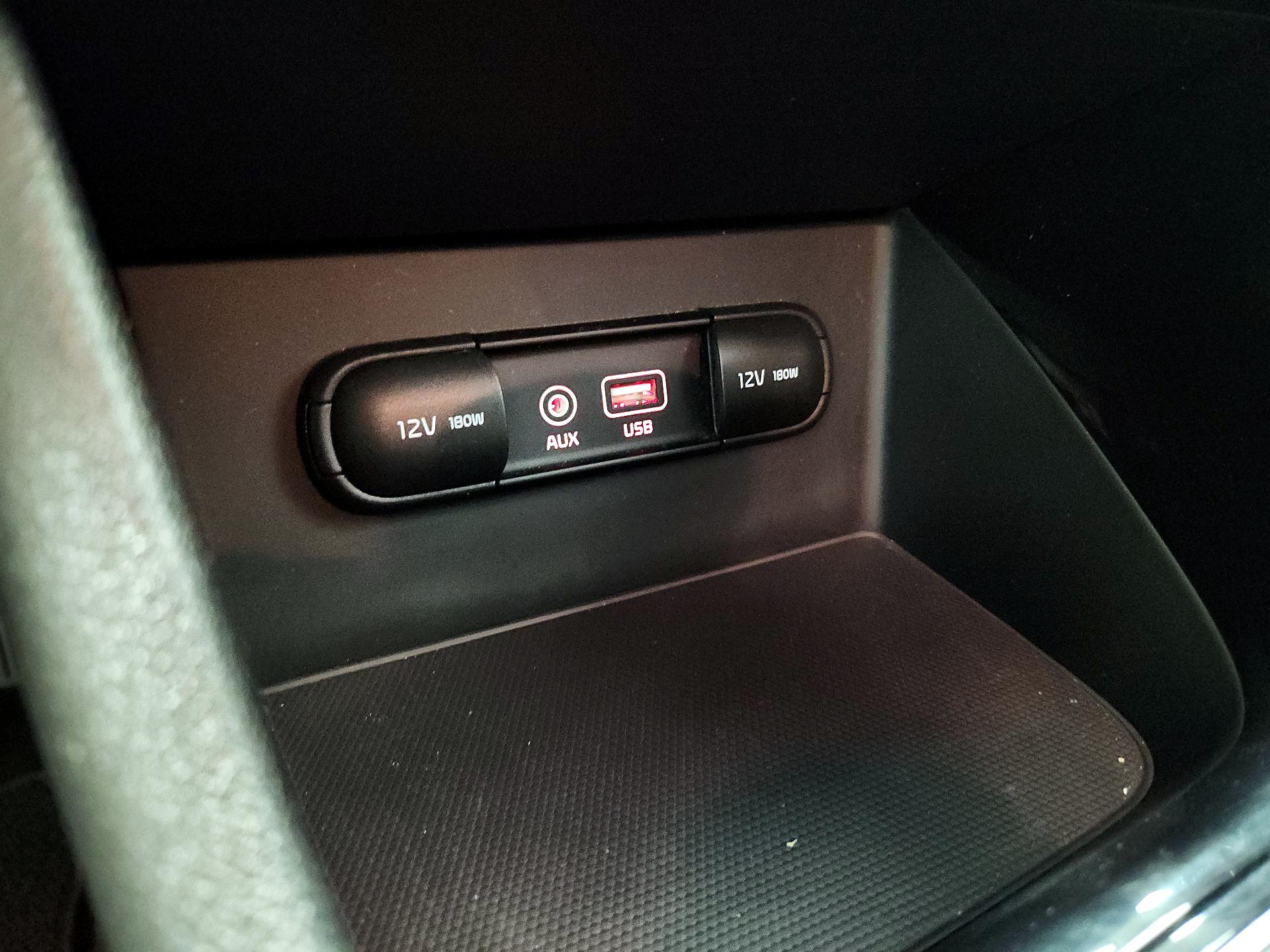 Thumbnail: 2019 Kia Niro - 18