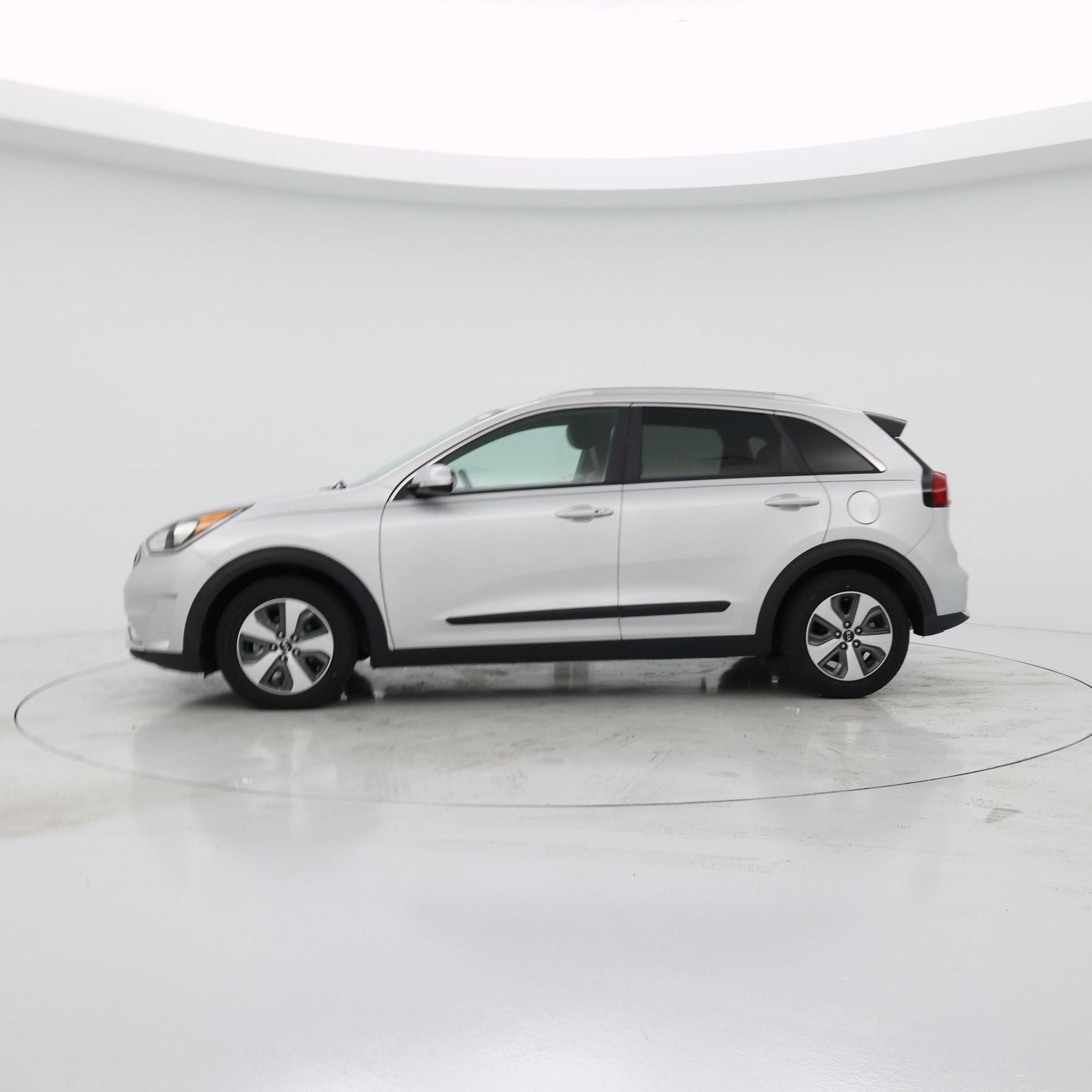 Thumbnail: 2019 Kia Niro - 3