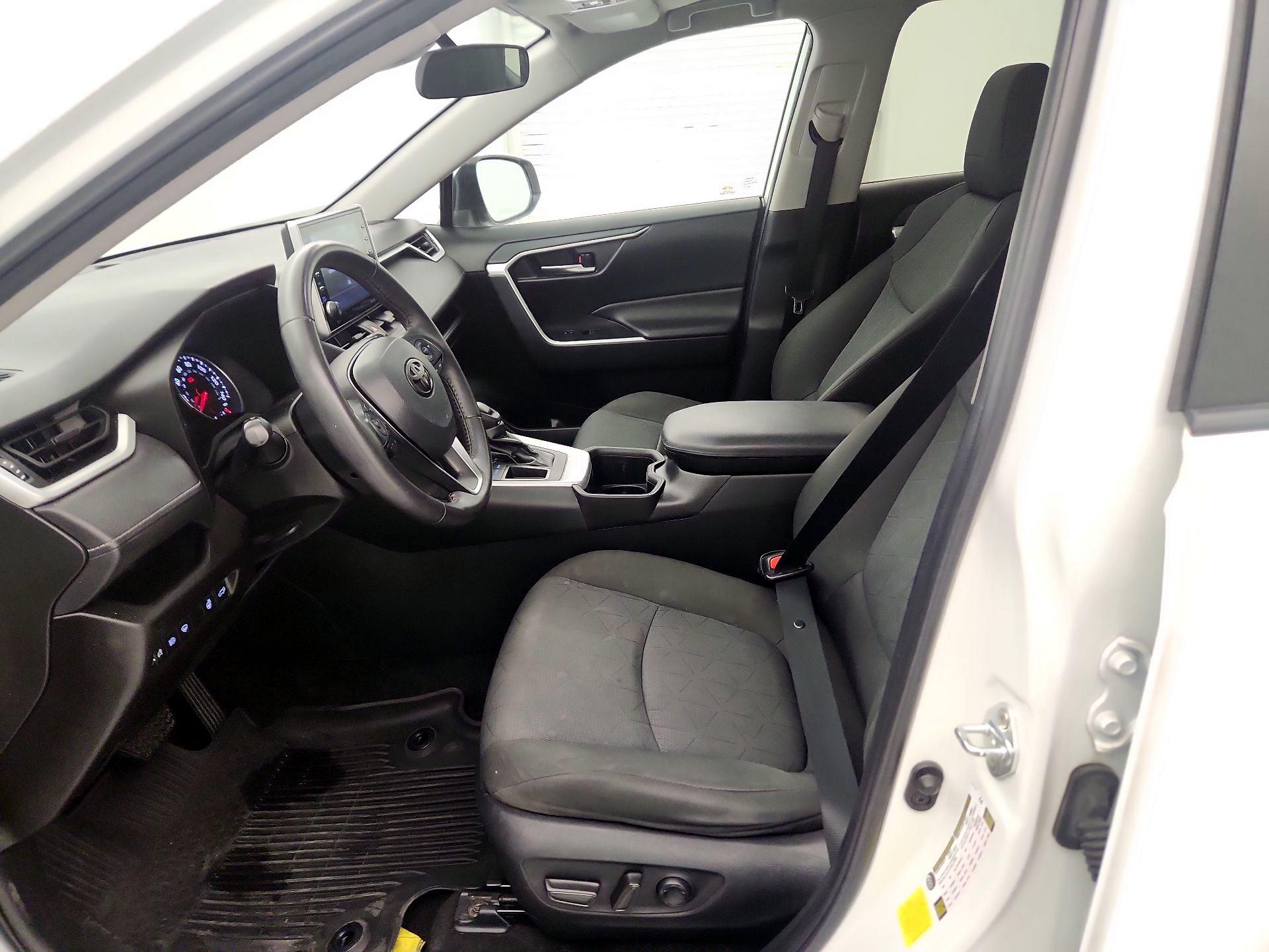 Thumbnail: 2022 Toyota RAV4 - 11