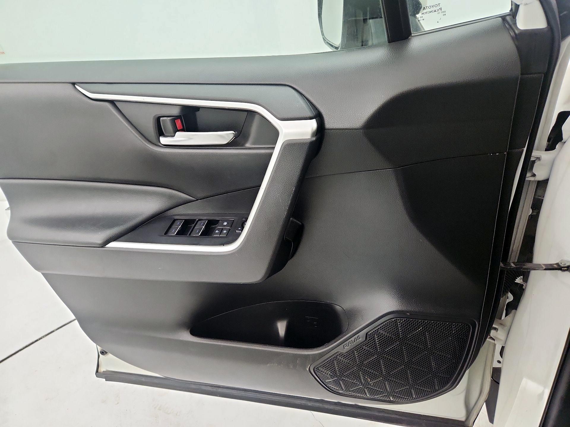 Thumbnail: 2022 Toyota RAV4 - 12