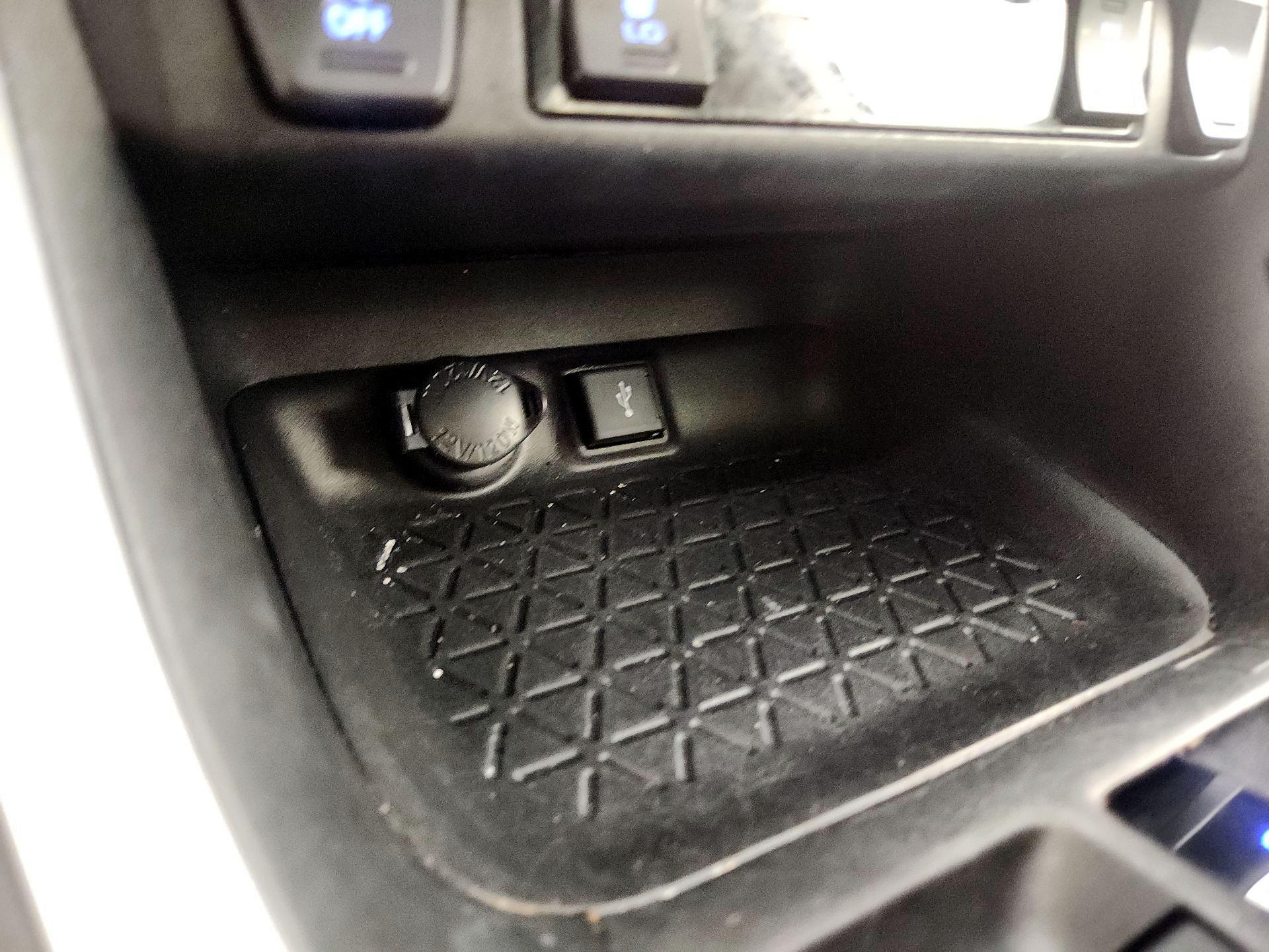 Thumbnail: 2022 Toyota RAV4 - 18