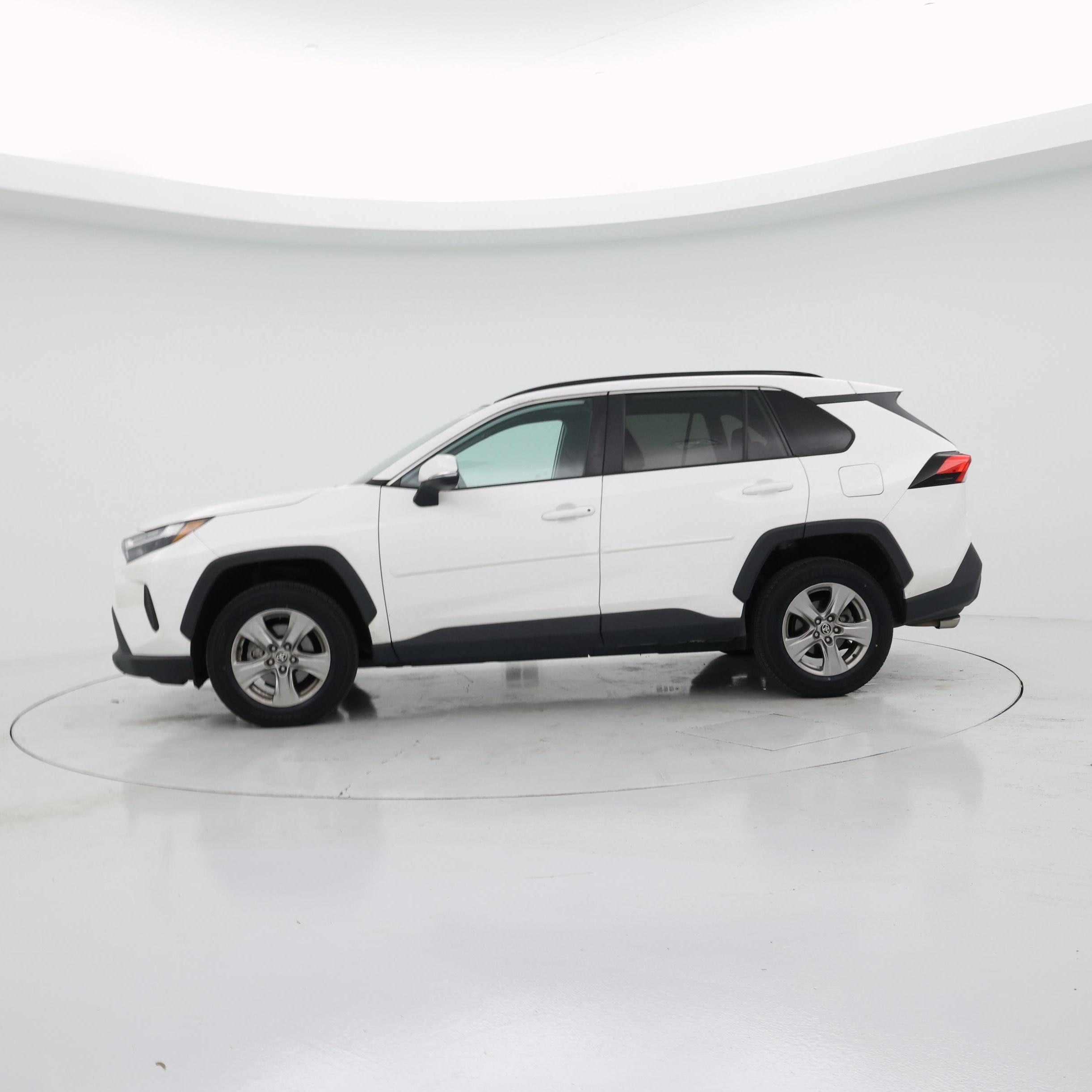 Thumbnail: 2022 Toyota RAV4 - 3