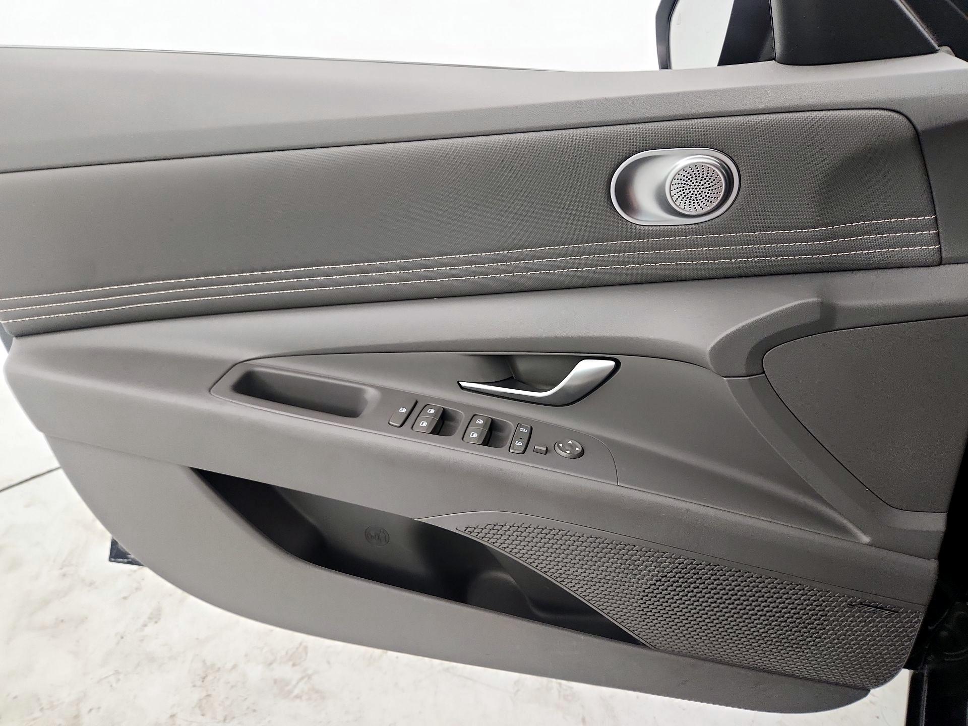 Thumbnail: 2021 Hyundai Elantra - 12