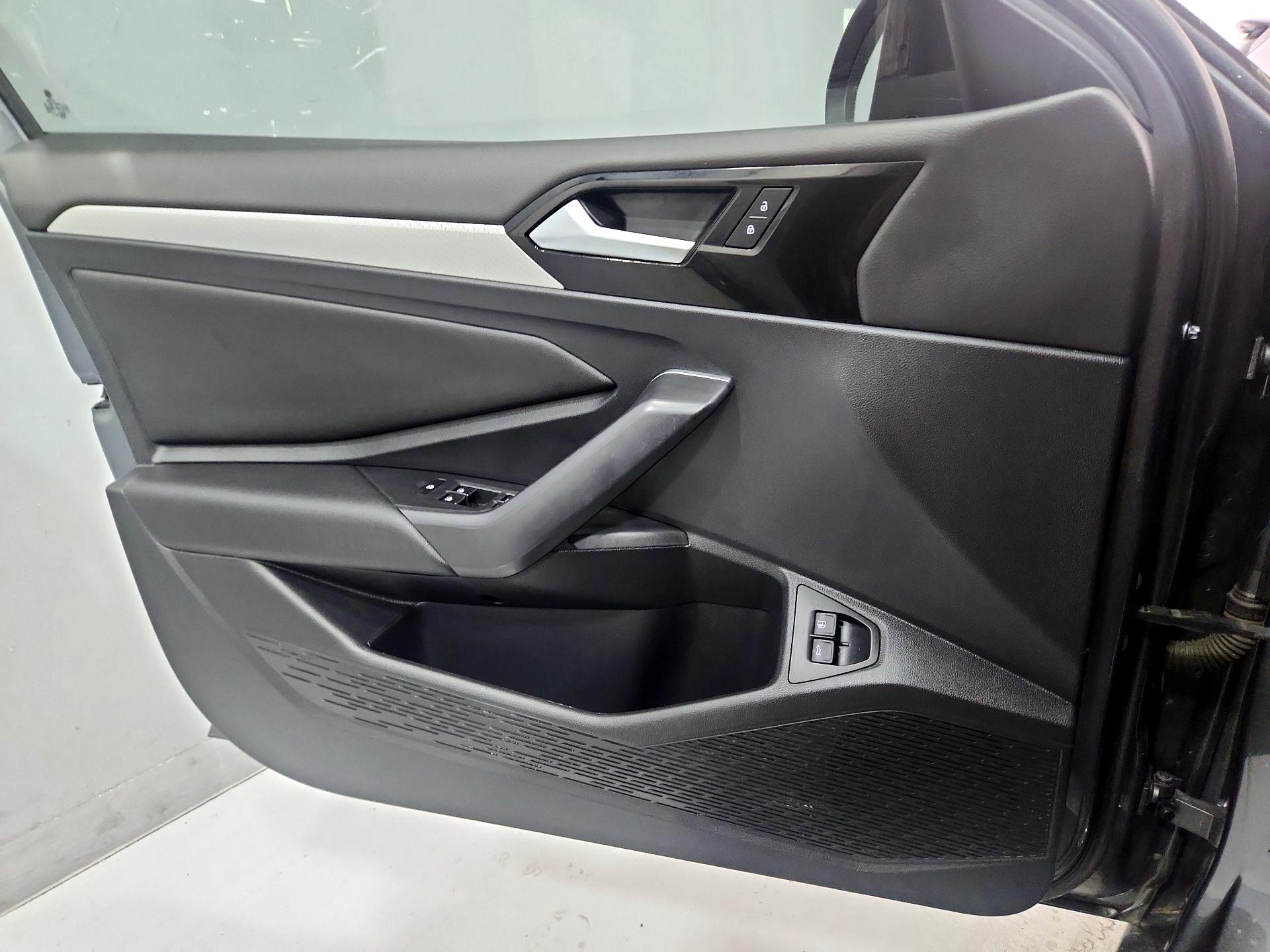 Thumbnail: 2021 Volkswagen Jetta - 12