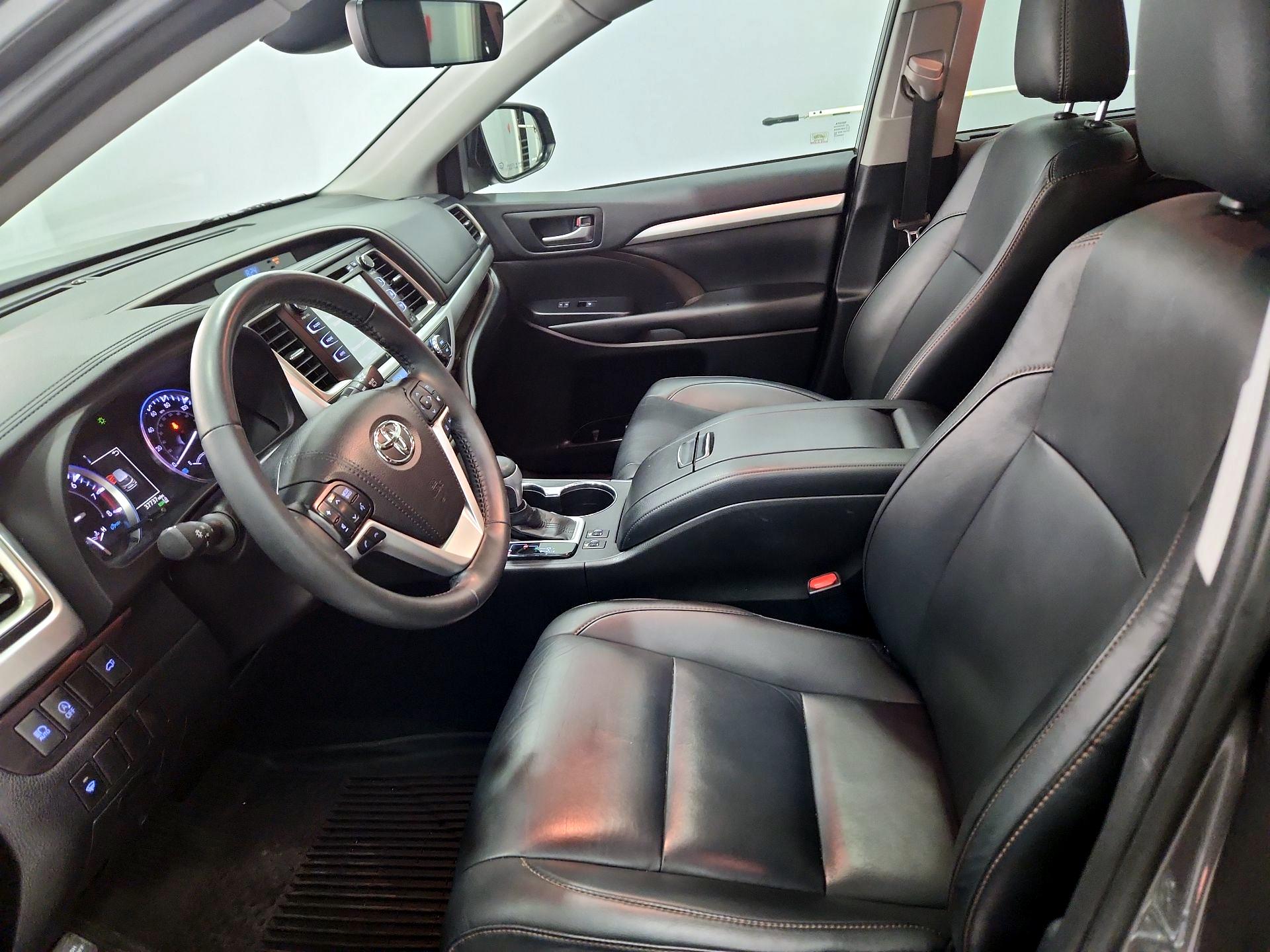 Thumbnail: 2019 Toyota Highlander - 11