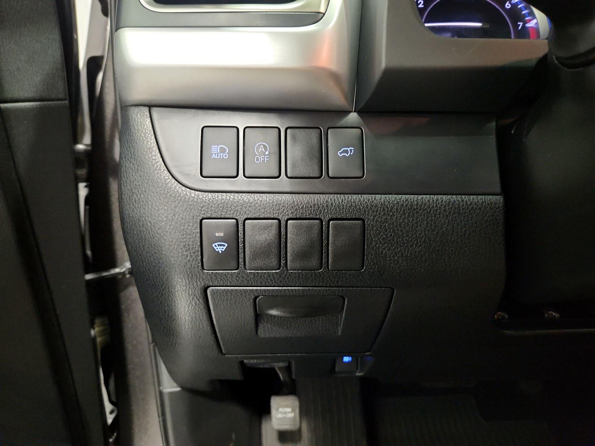 Thumbnail: 2019 Toyota Highlander - 13