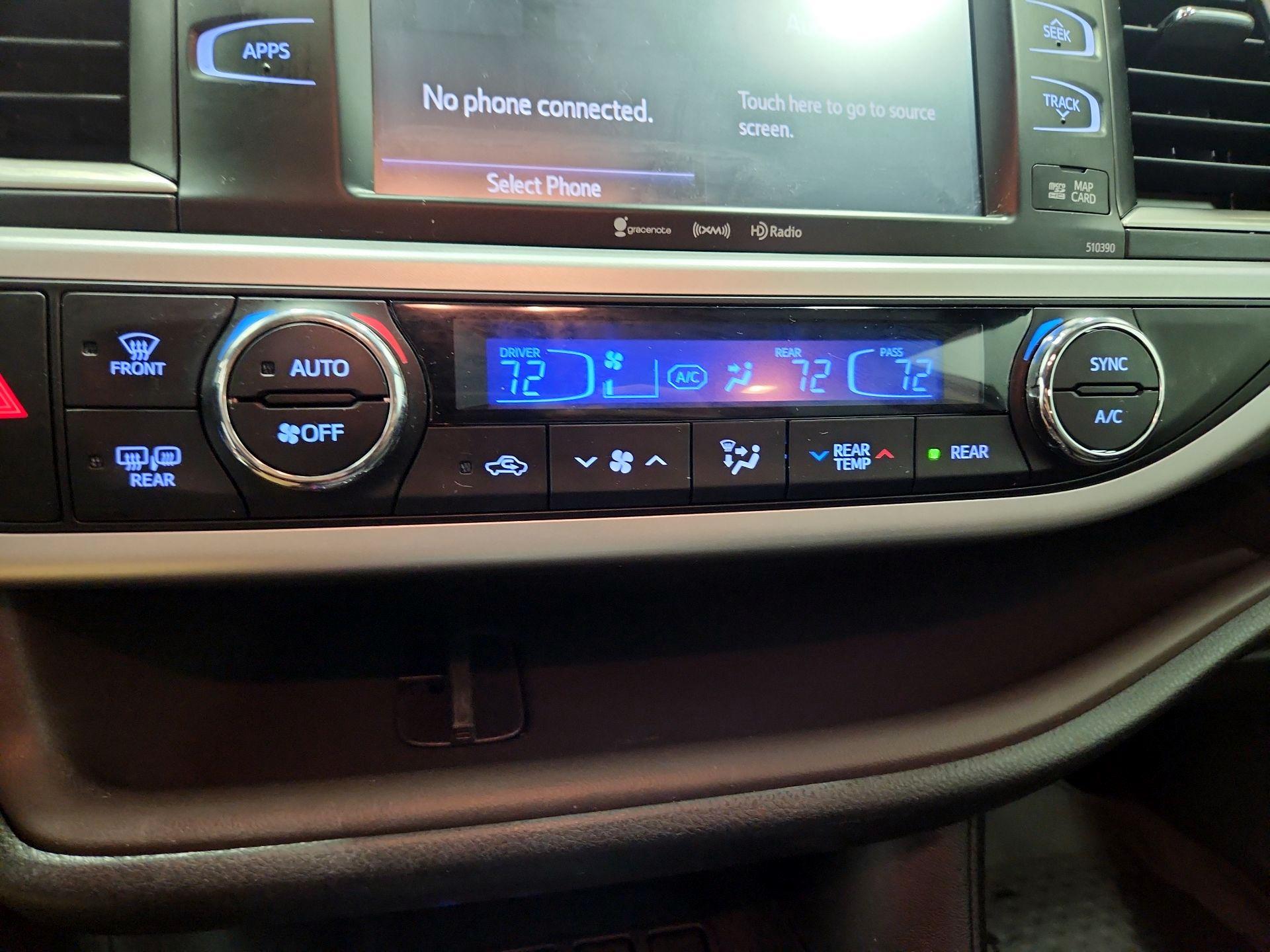 Thumbnail: 2019 Toyota Highlander - 16