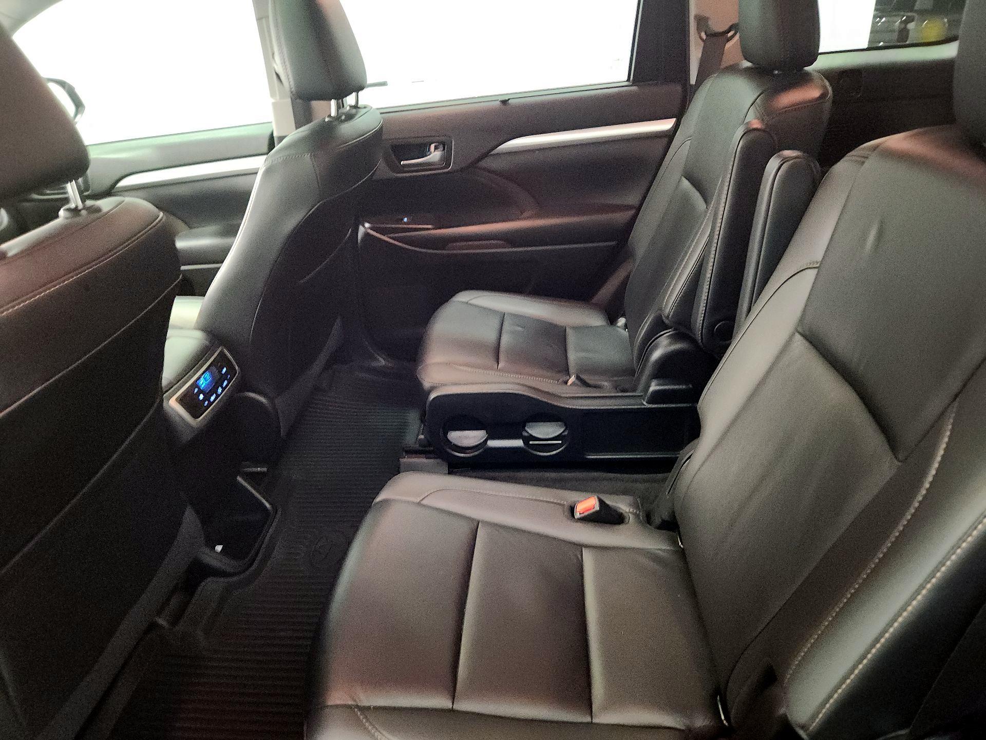 Thumbnail: 2019 Toyota Highlander - 20