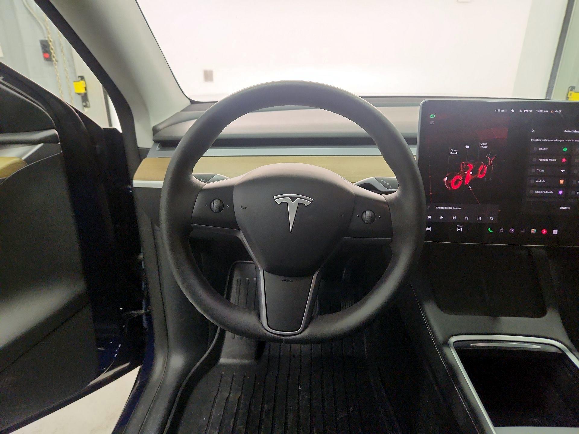 Thumbnail: 2023 Tesla Model Y - 10