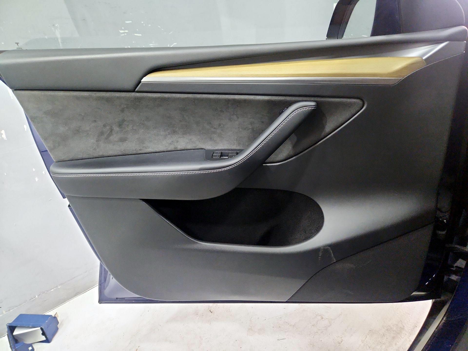 Thumbnail: 2023 Tesla Model Y - 12