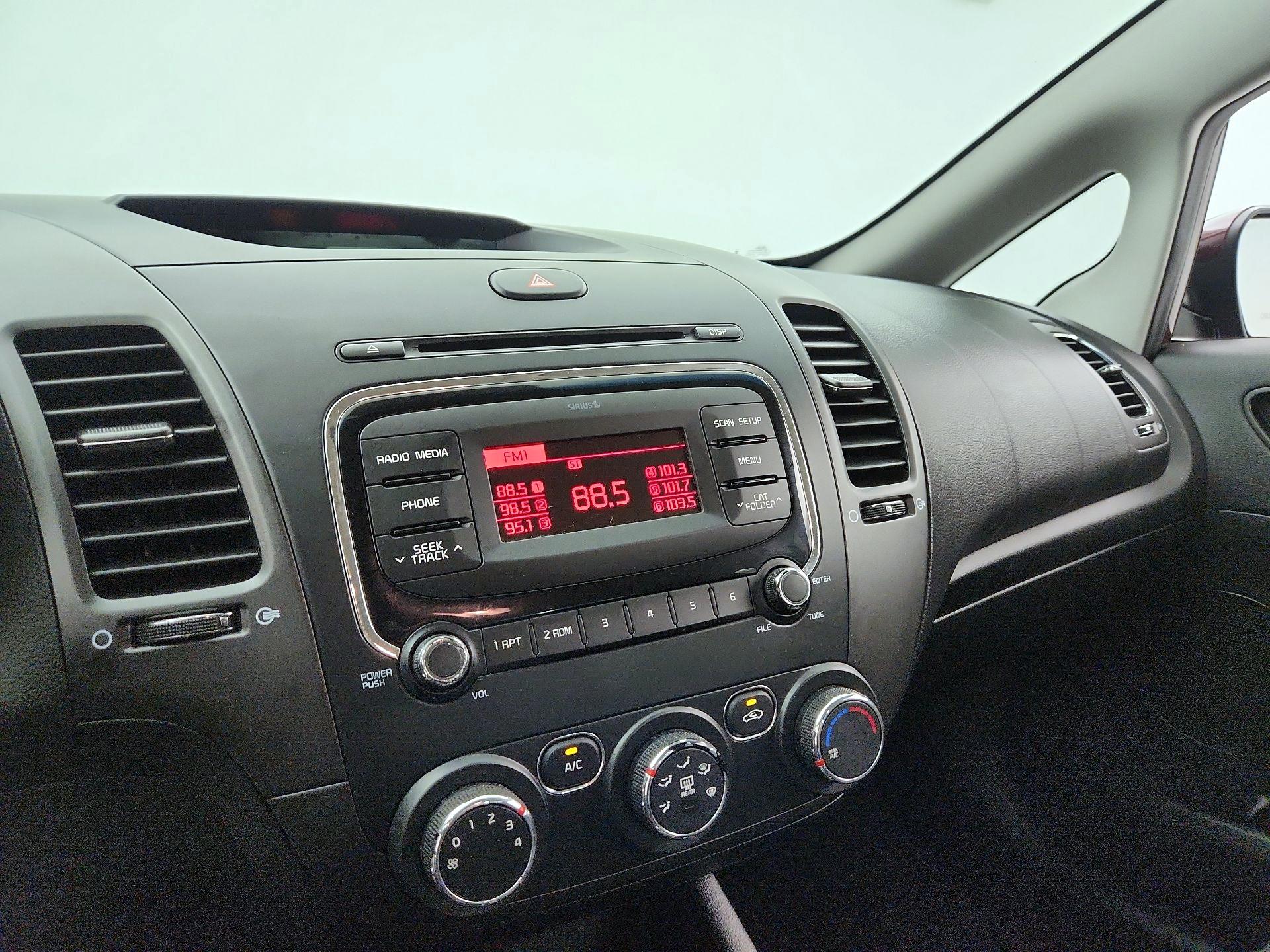 Thumbnail: 2018 Kia Forte - 14