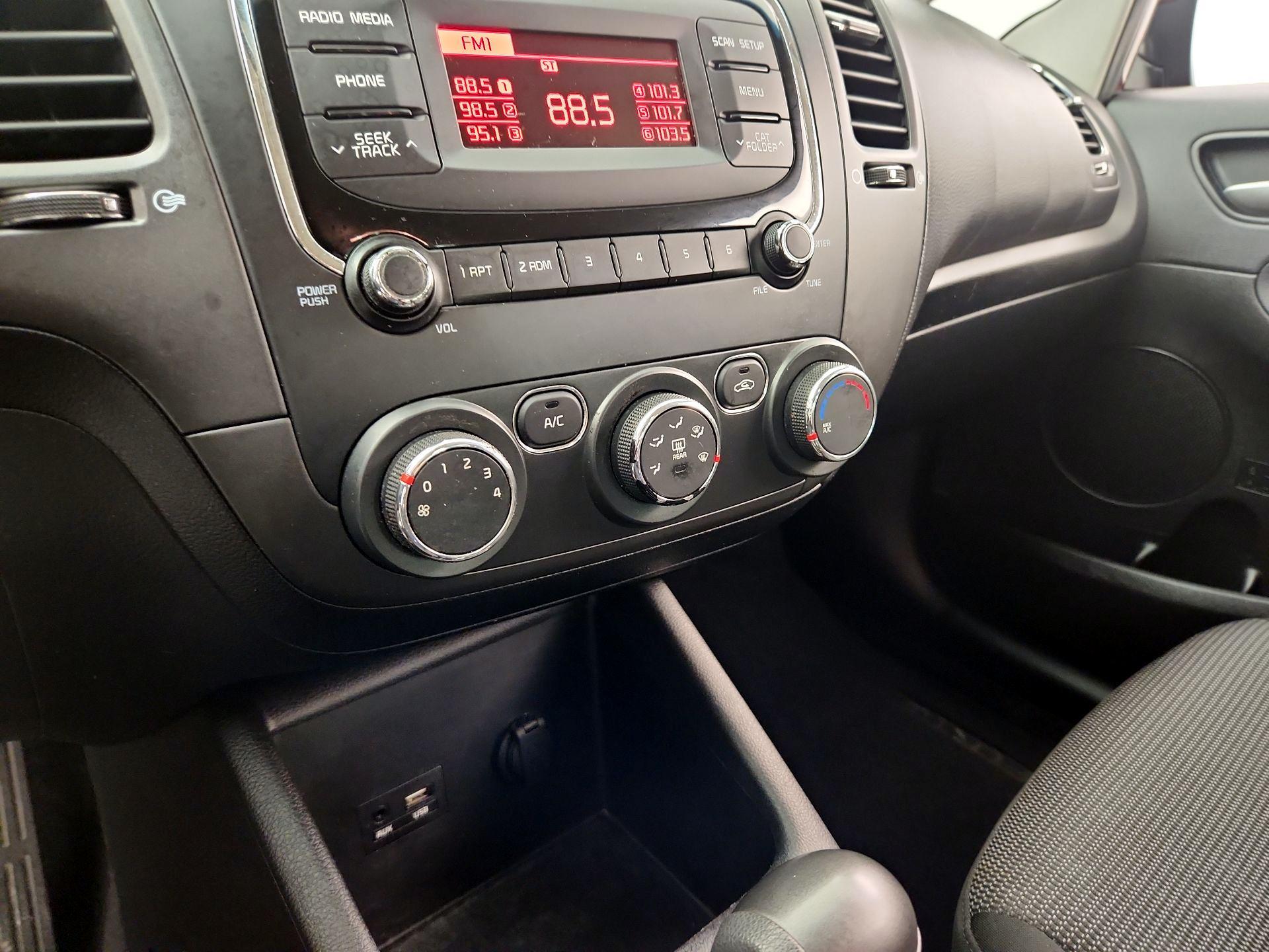 Thumbnail: 2018 Kia Forte - 15