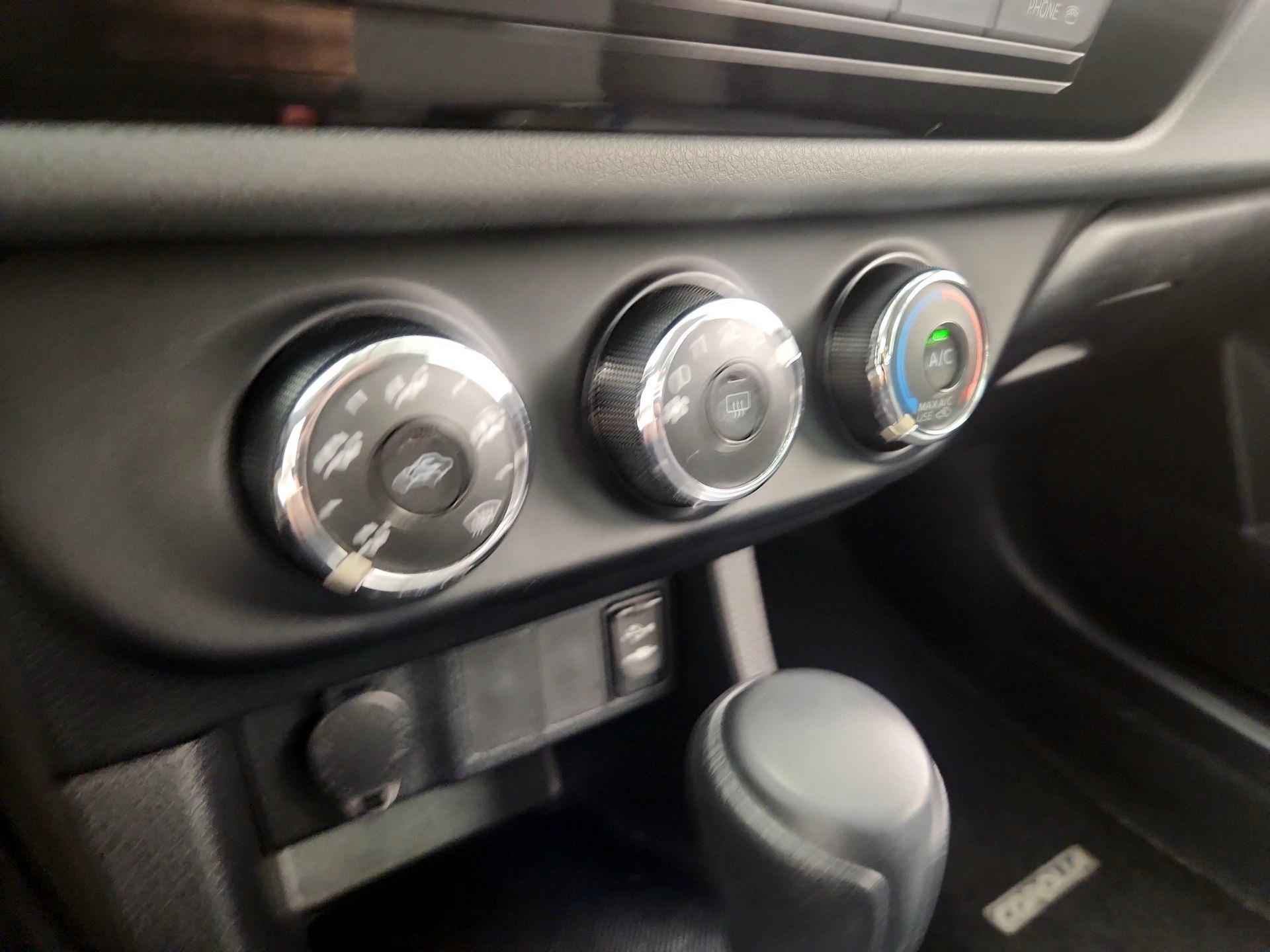 Thumbnail: 2014 Toyota Corolla - 15