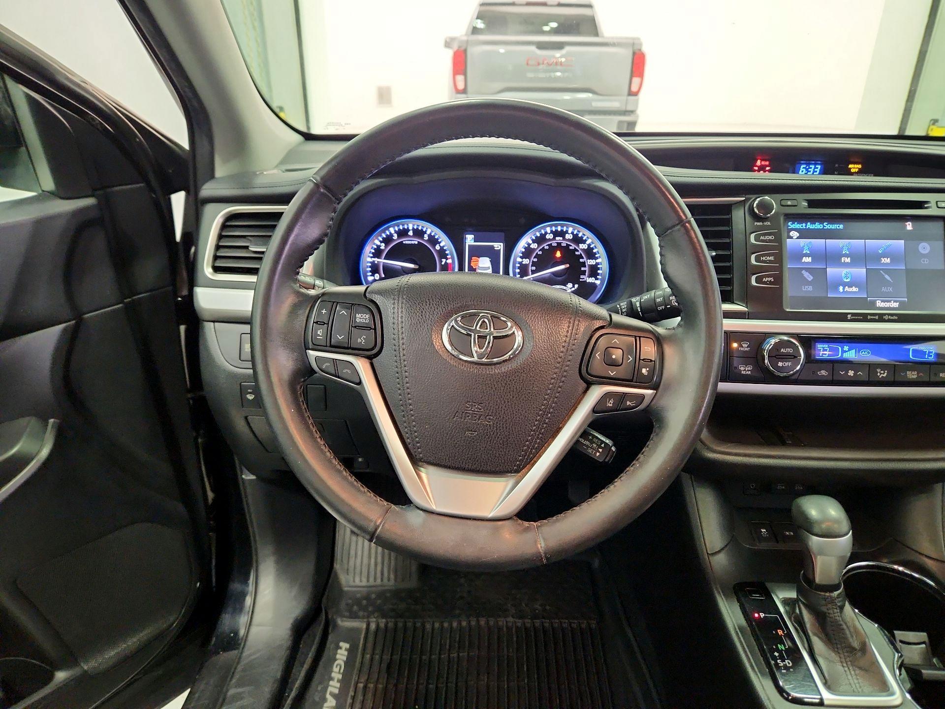 Thumbnail: 2019 Toyota Highlander - 10