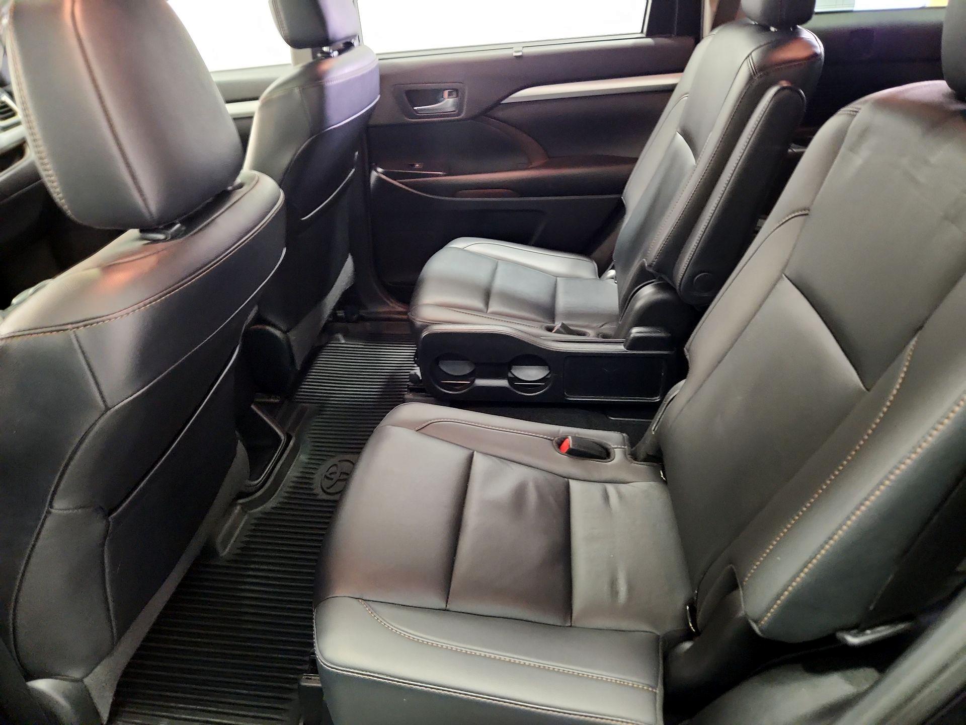 Thumbnail: 2019 Toyota Highlander - 20