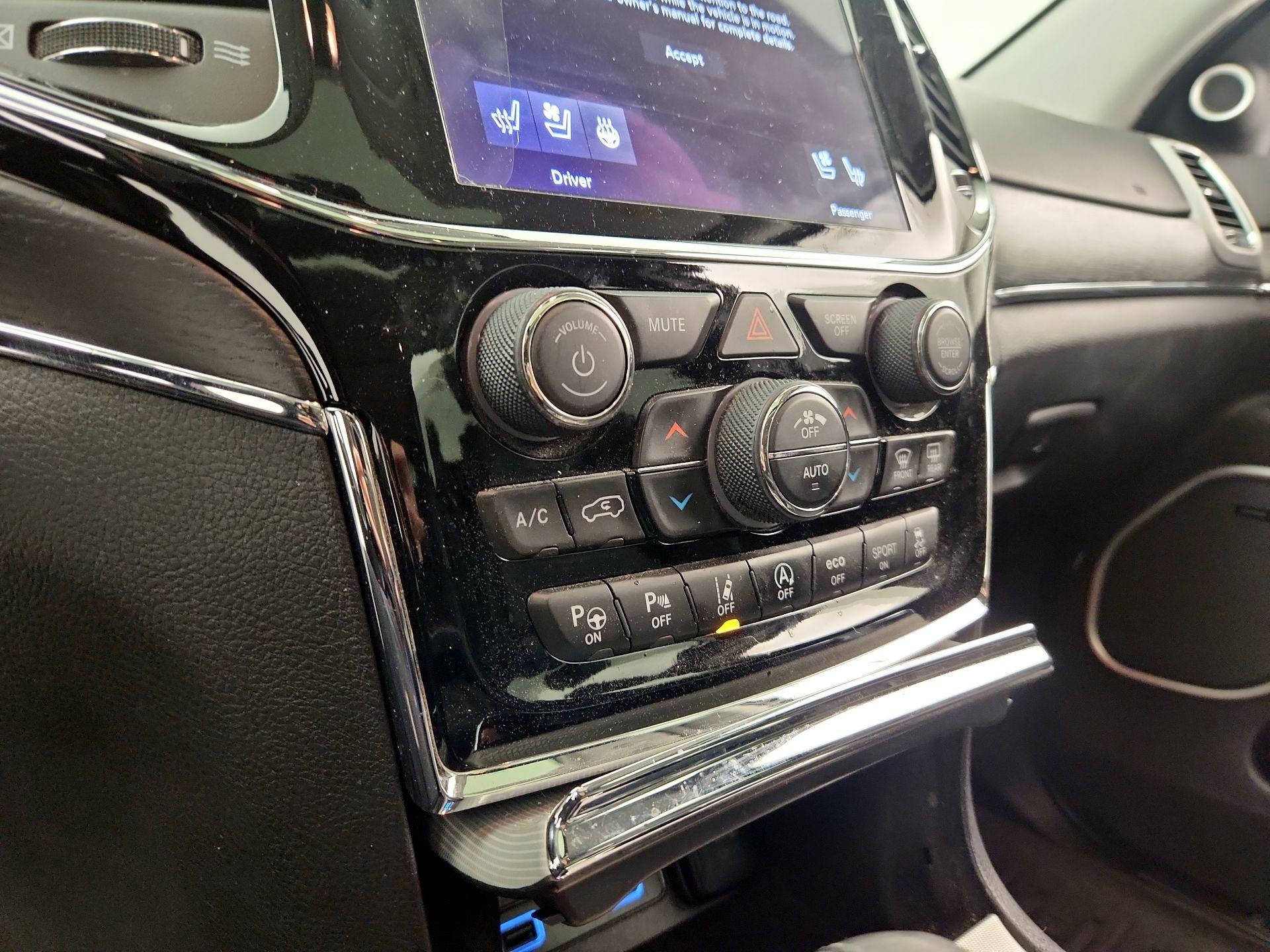 Thumbnail: 2019 Jeep Grand Cherokee - 17