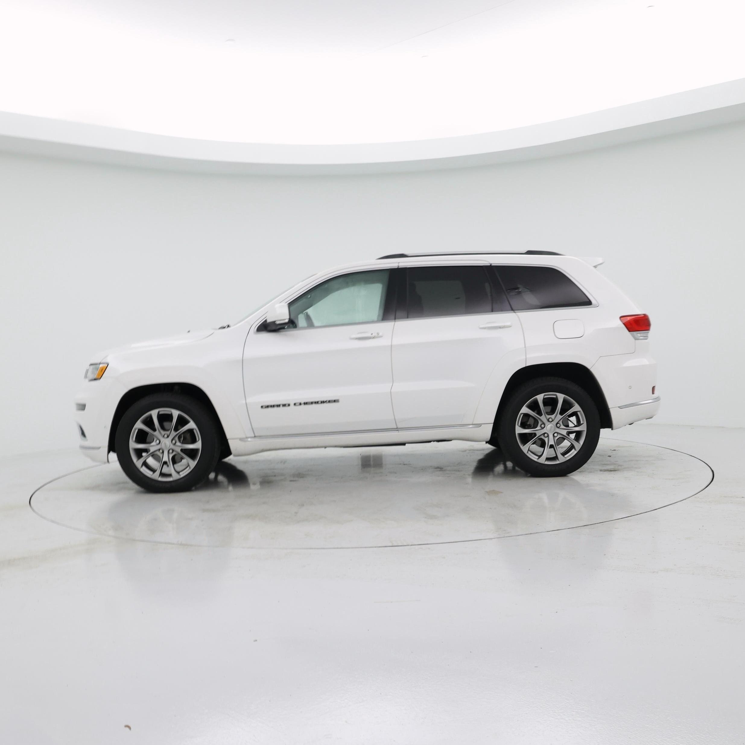 Thumbnail: 2019 Jeep Grand Cherokee - 3