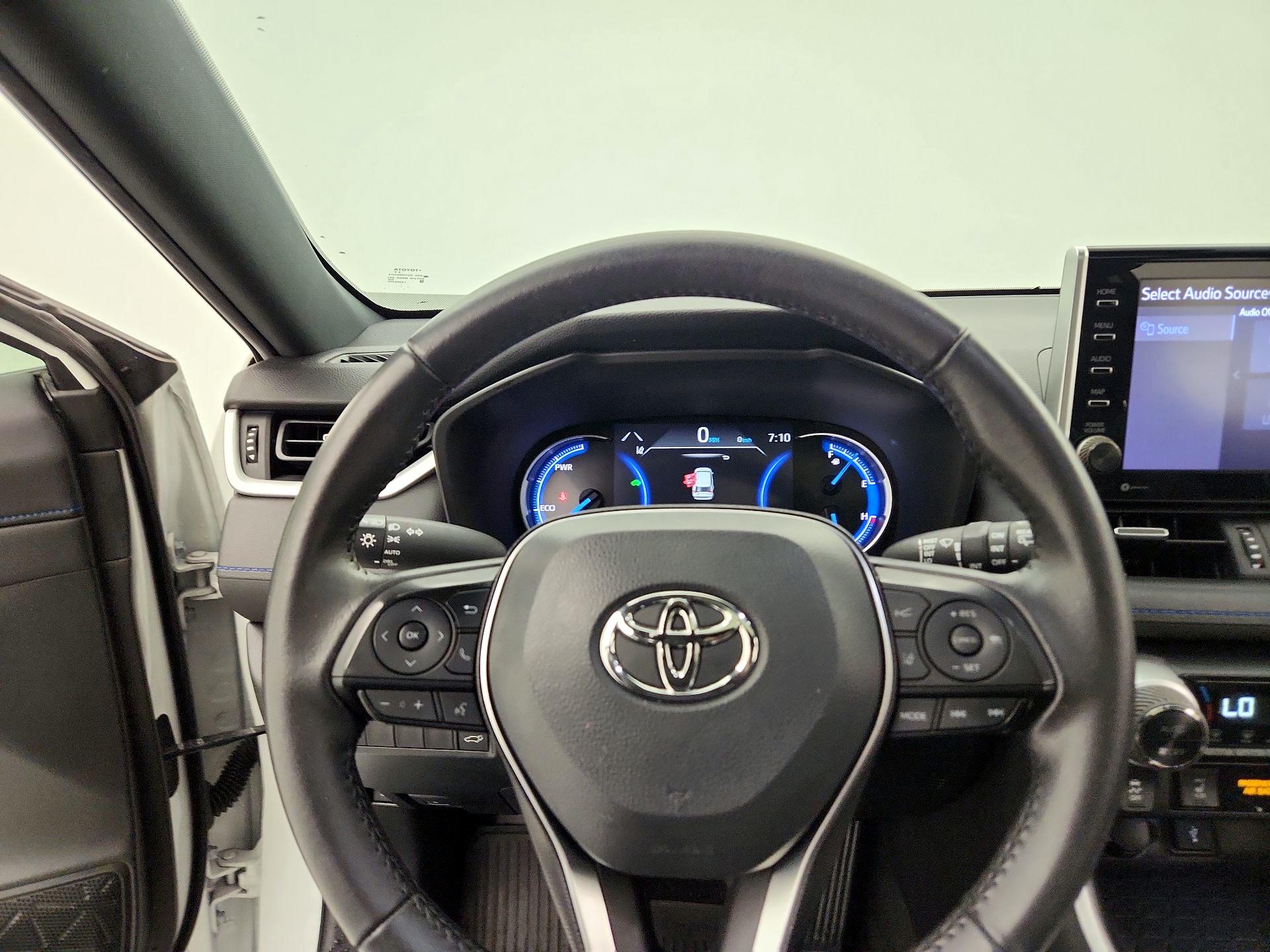 Thumbnail: 2022 Toyota RAV4 - 10