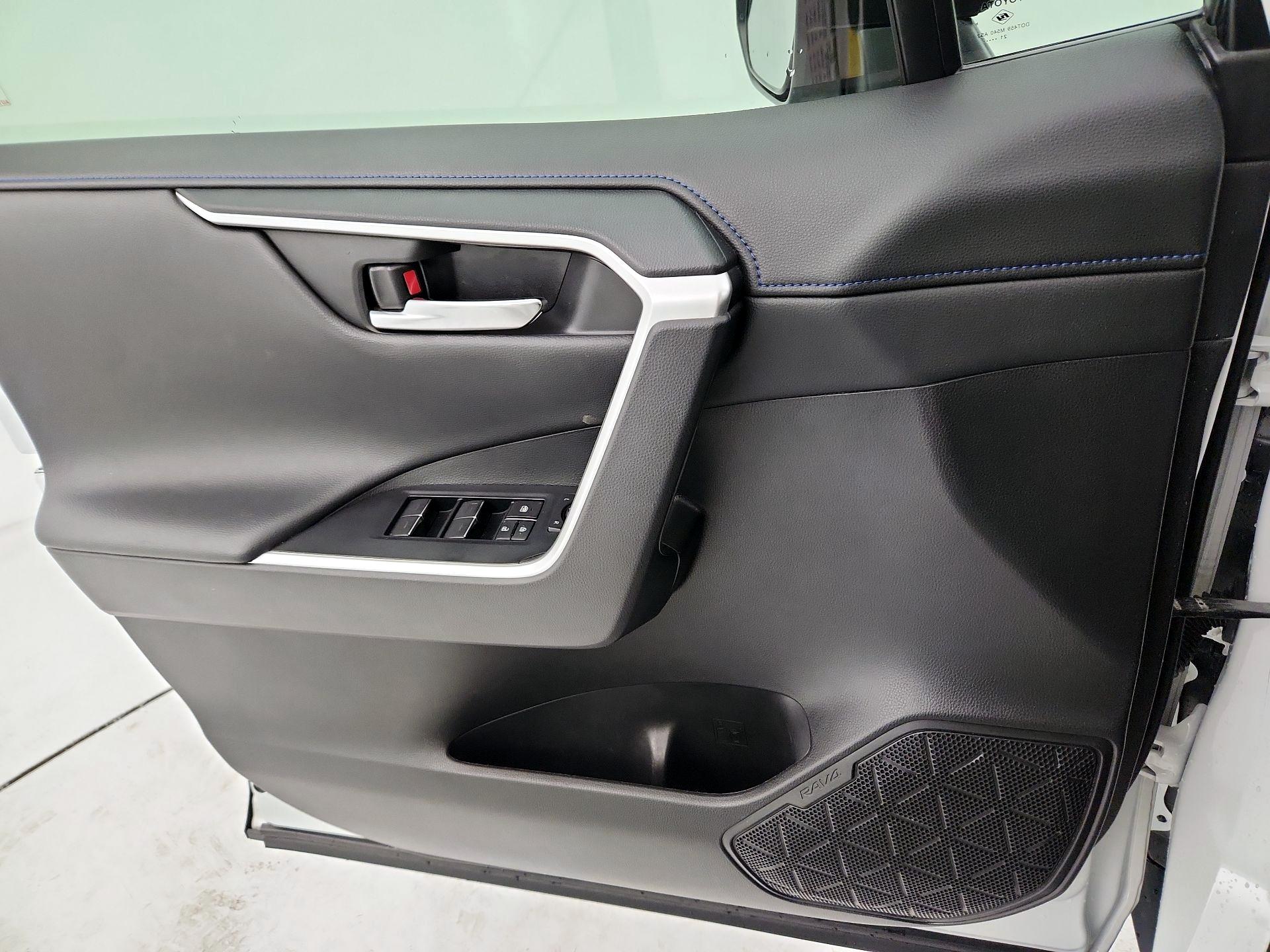 Thumbnail: 2022 Toyota RAV4 - 12