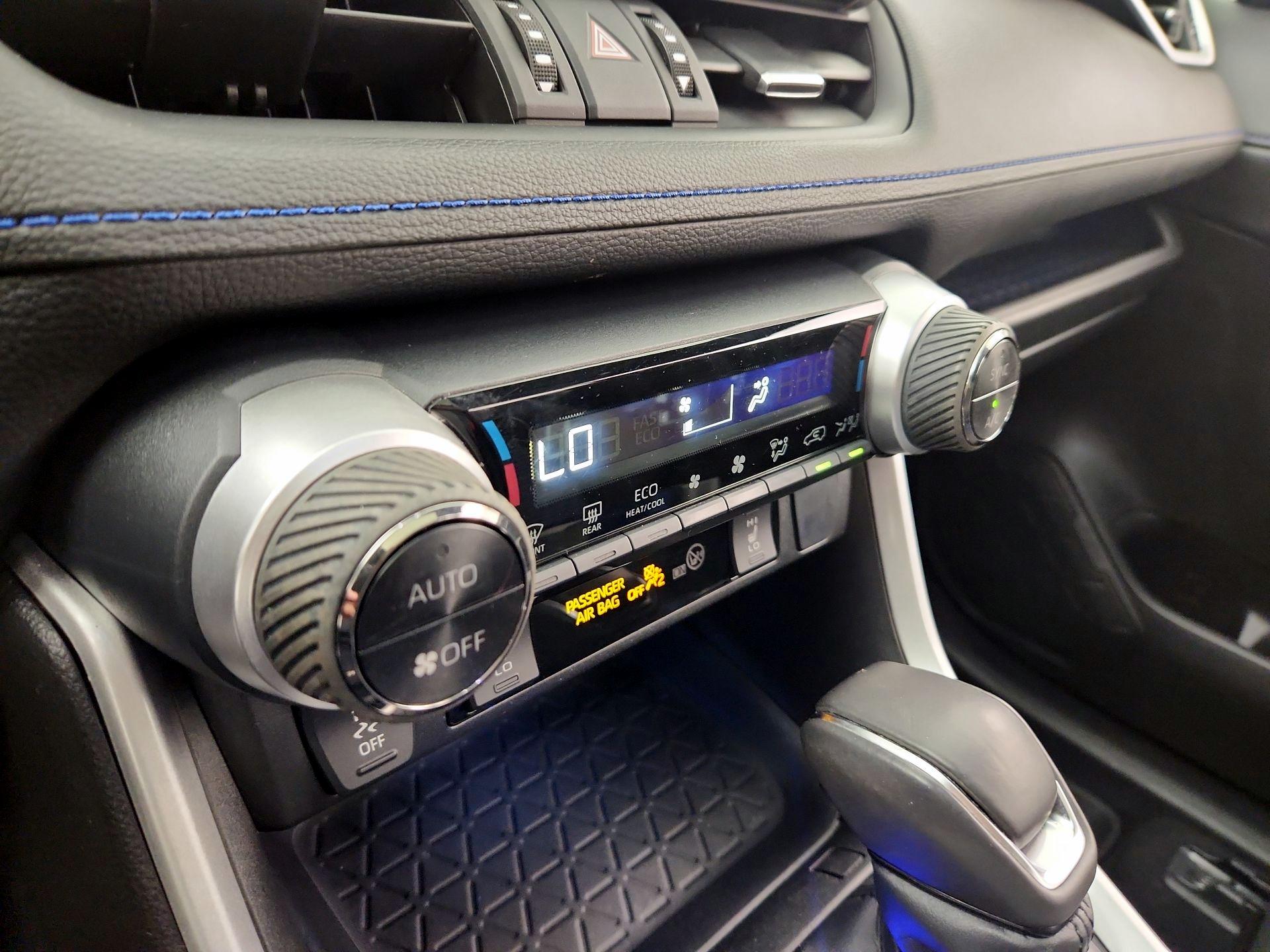 Thumbnail: 2022 Toyota RAV4 - 16