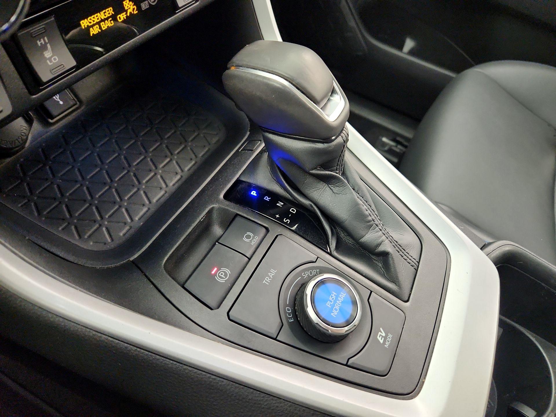 Thumbnail: 2022 Toyota RAV4 - 17