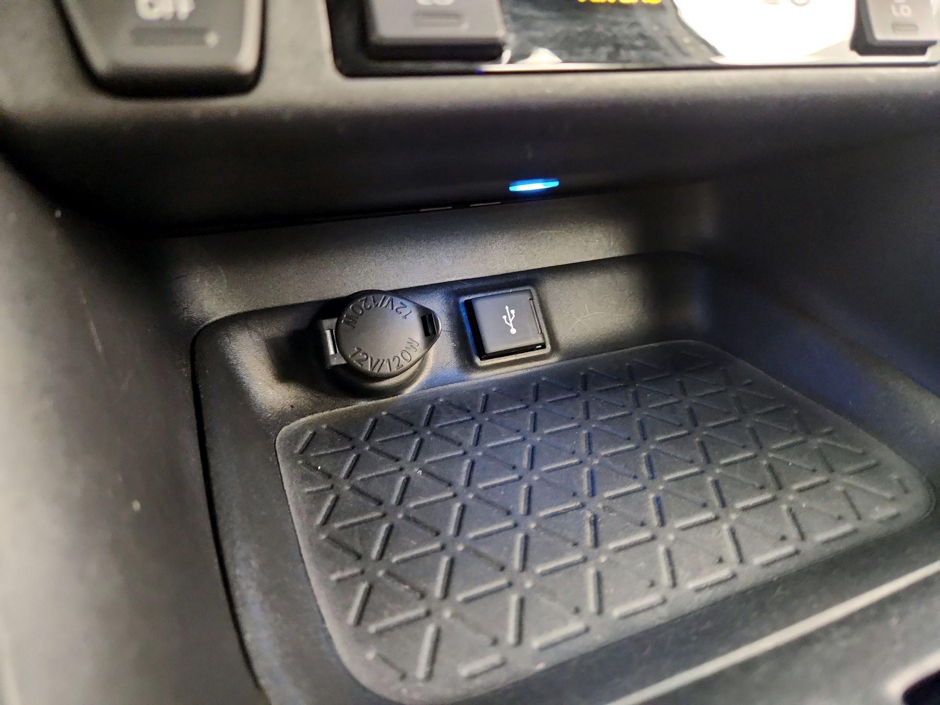 Thumbnail: 2022 Toyota RAV4 - 18