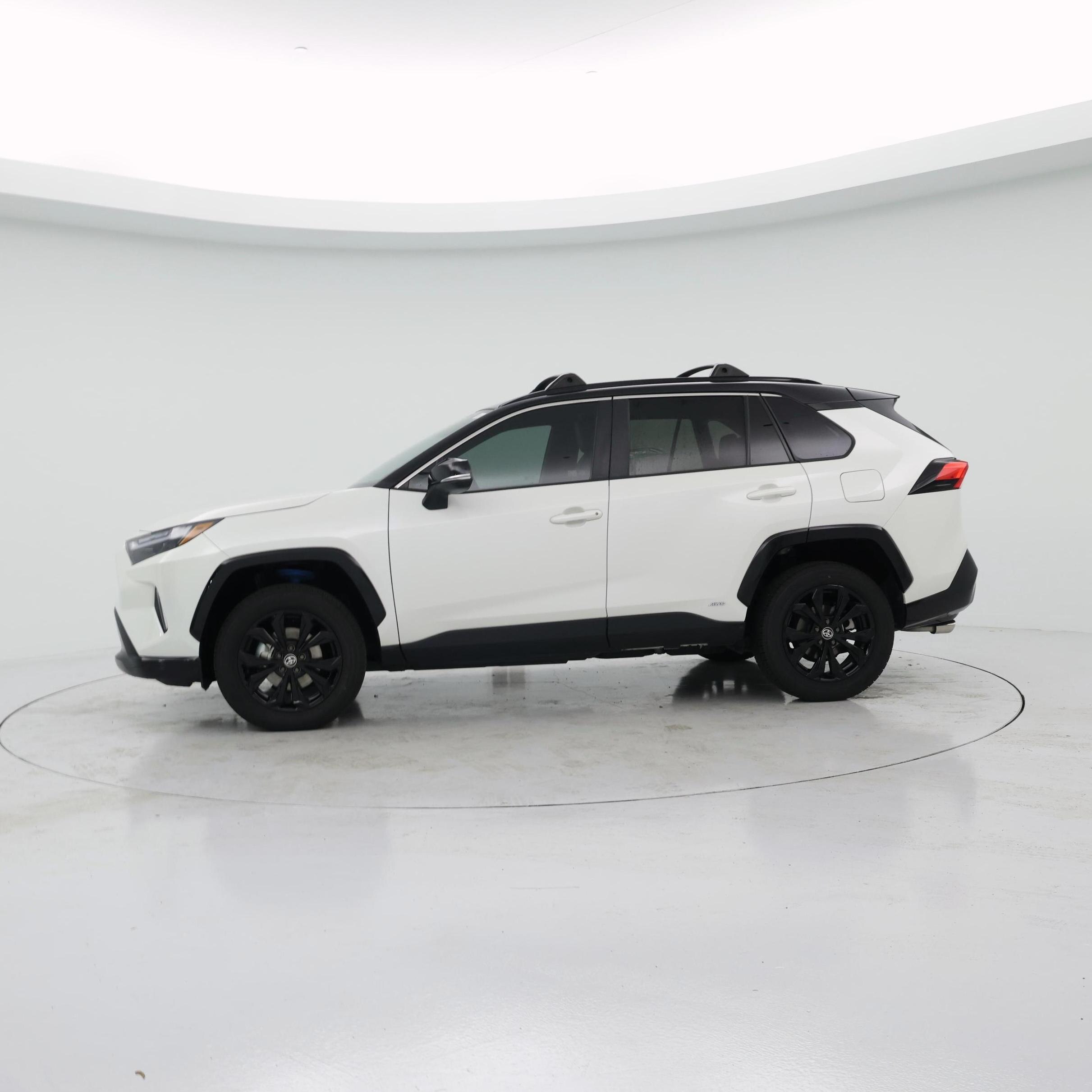 Thumbnail: 2022 Toyota RAV4 - 3
