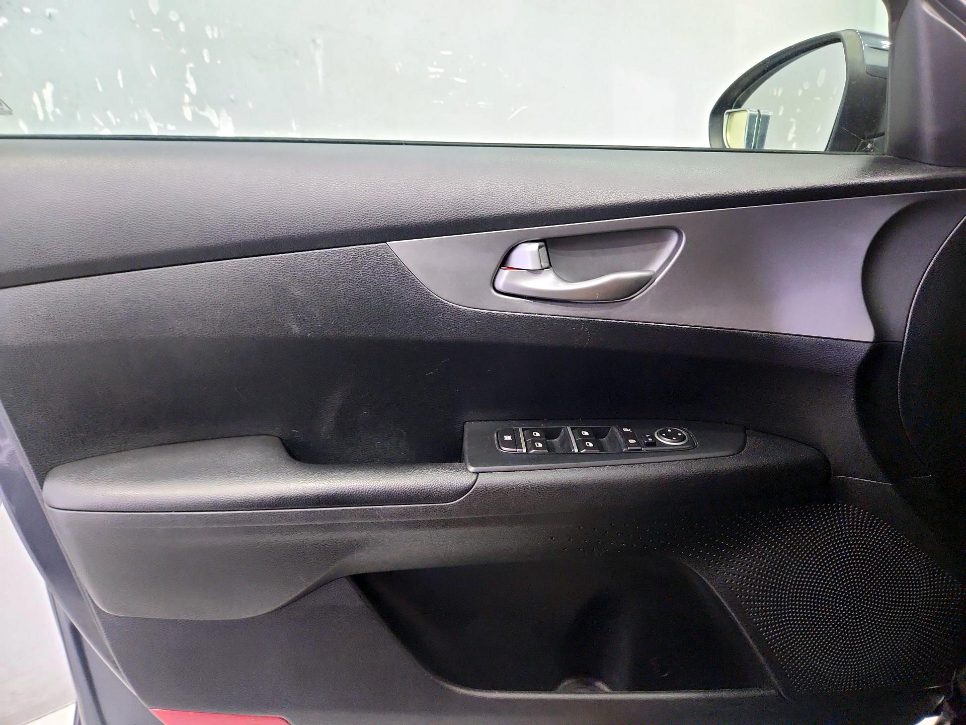 Thumbnail: 2019 Kia Forte - 12